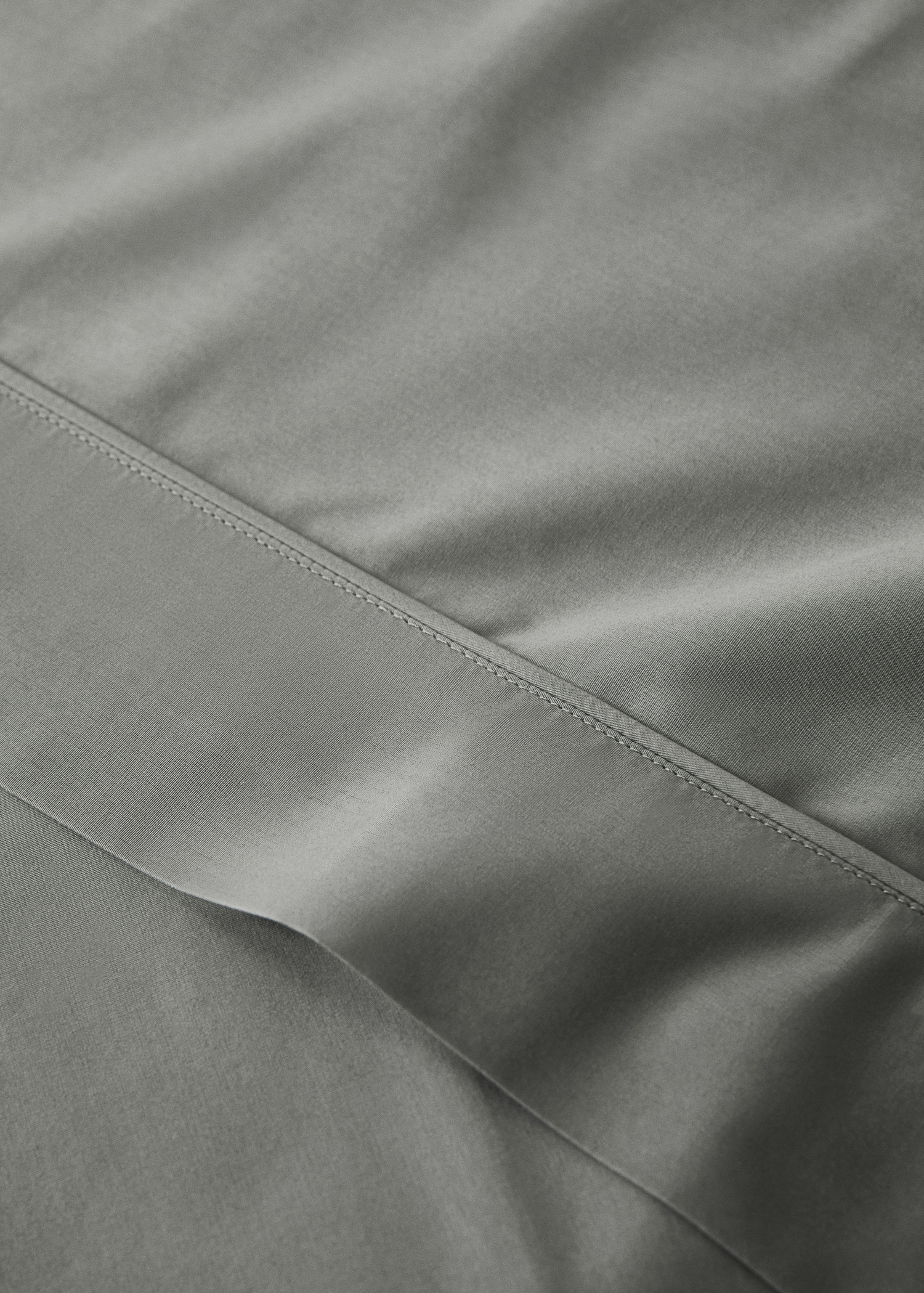 500-thread count cotton percale top sheet with rounded piping detail for 180/200cm bed - Details of the article 1