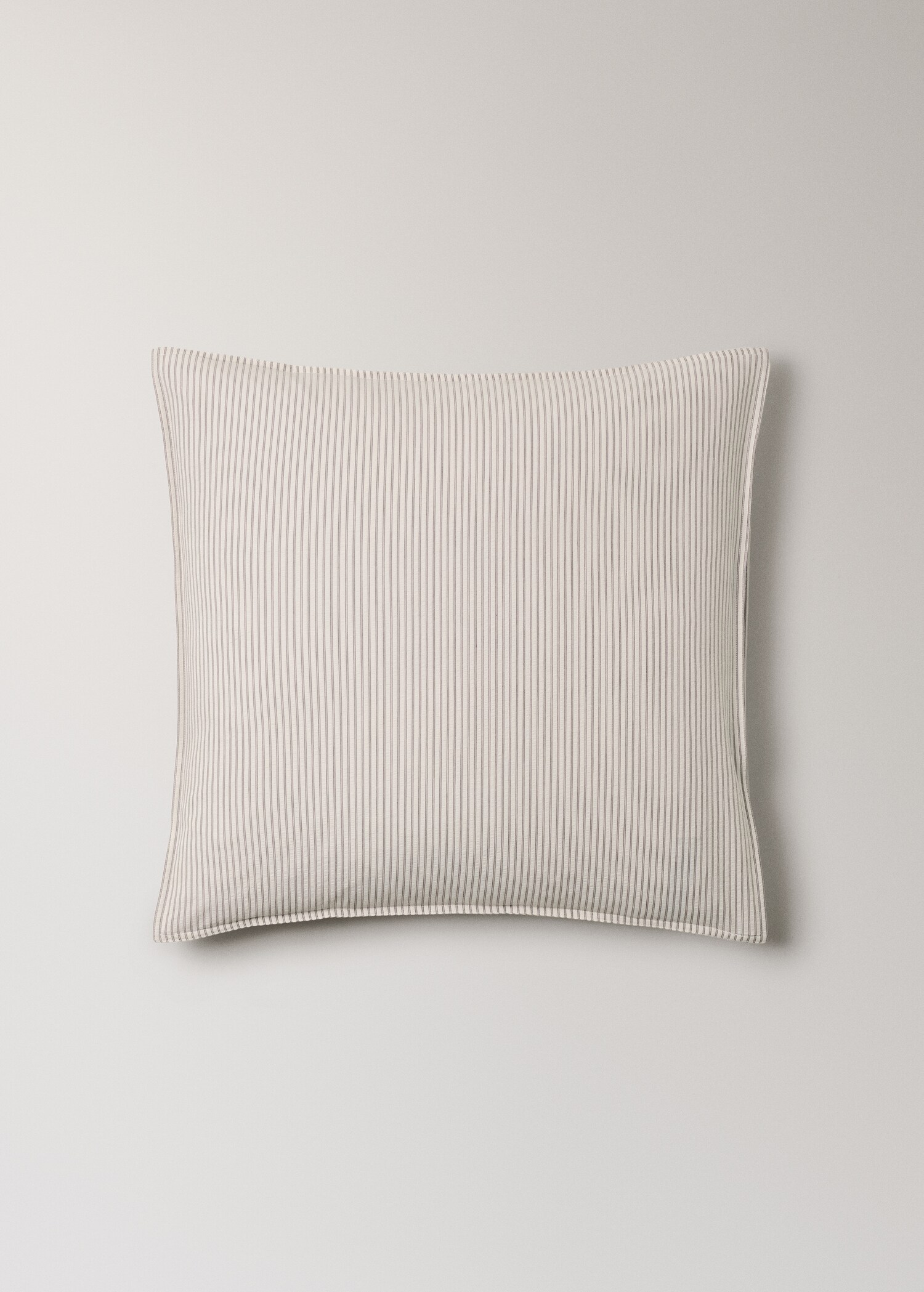 Two seersucker cotton pillowcases with fine stripes 60x60 cm - Article without model