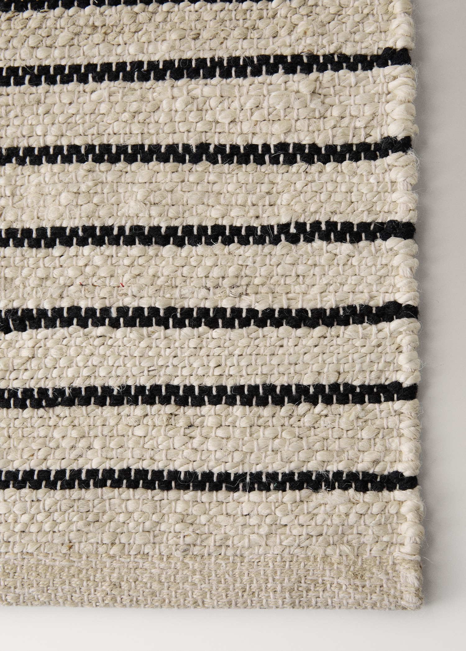 Striped braided jute rug - Details of the article 2