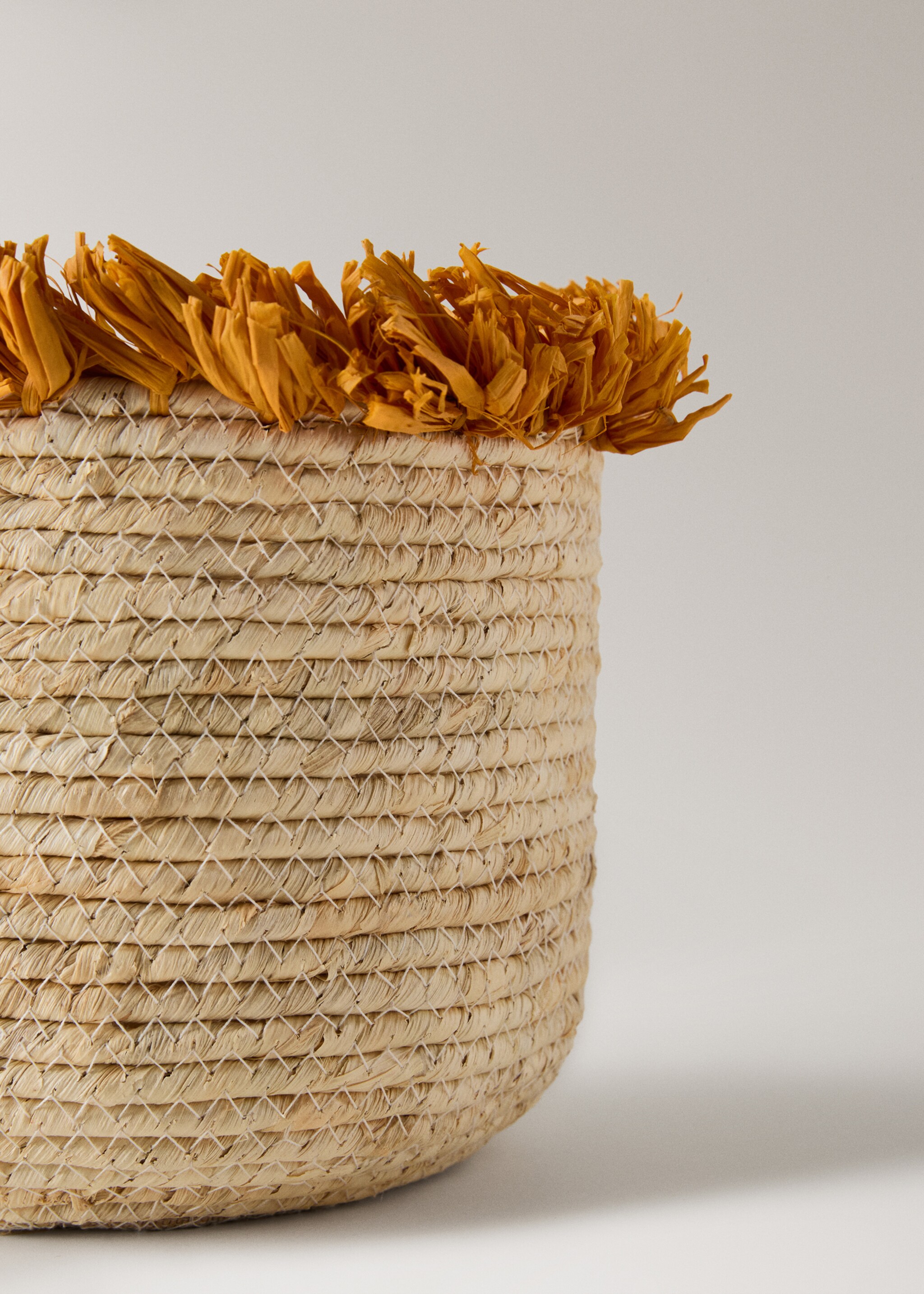 Medium basket with fringe detail - Details of the article 2, Dark Orange. Ref: 27023278-00.