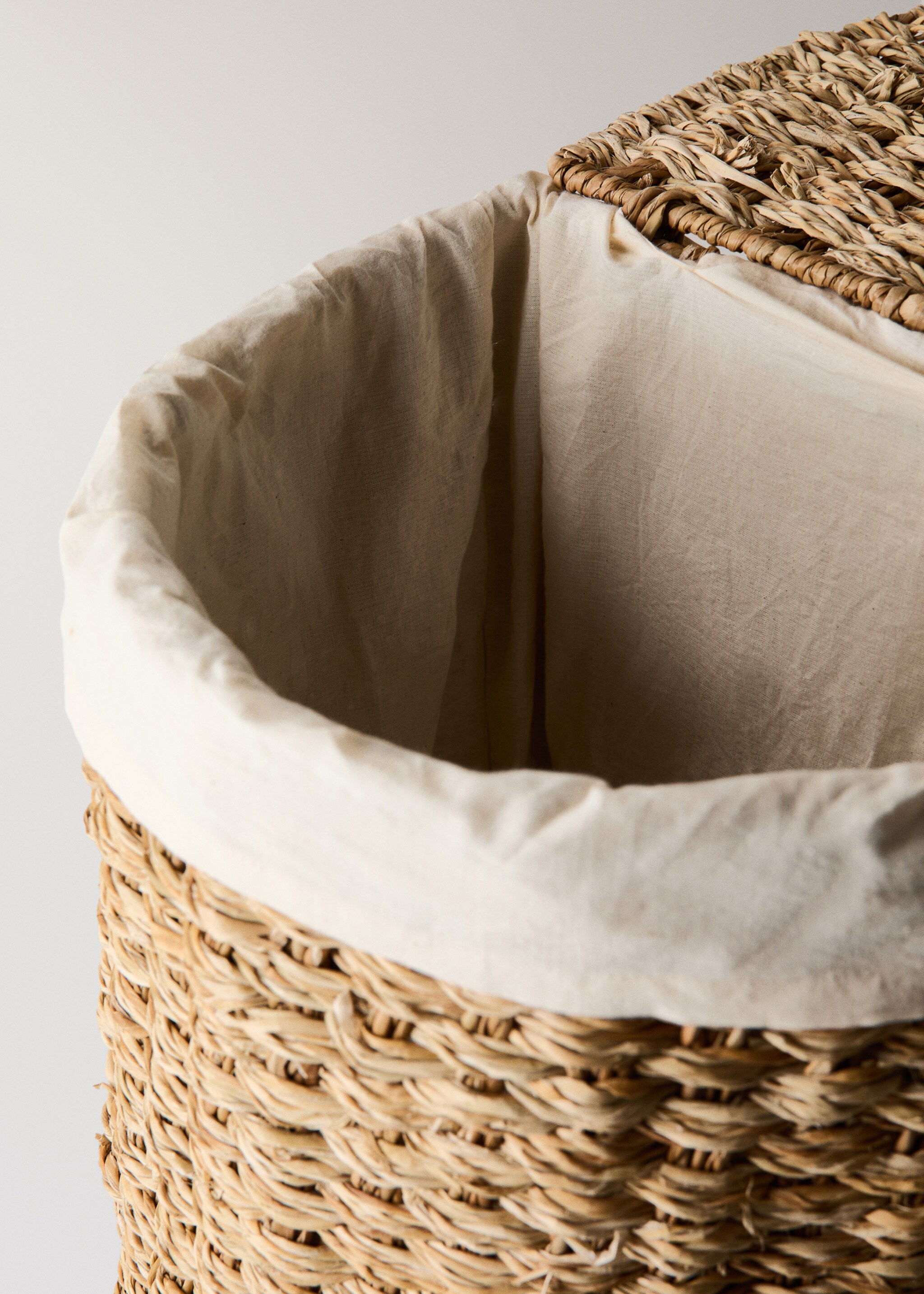 Half-moon woven interior basket - Details of the article 1, Brown. Ref: 27023279-00.