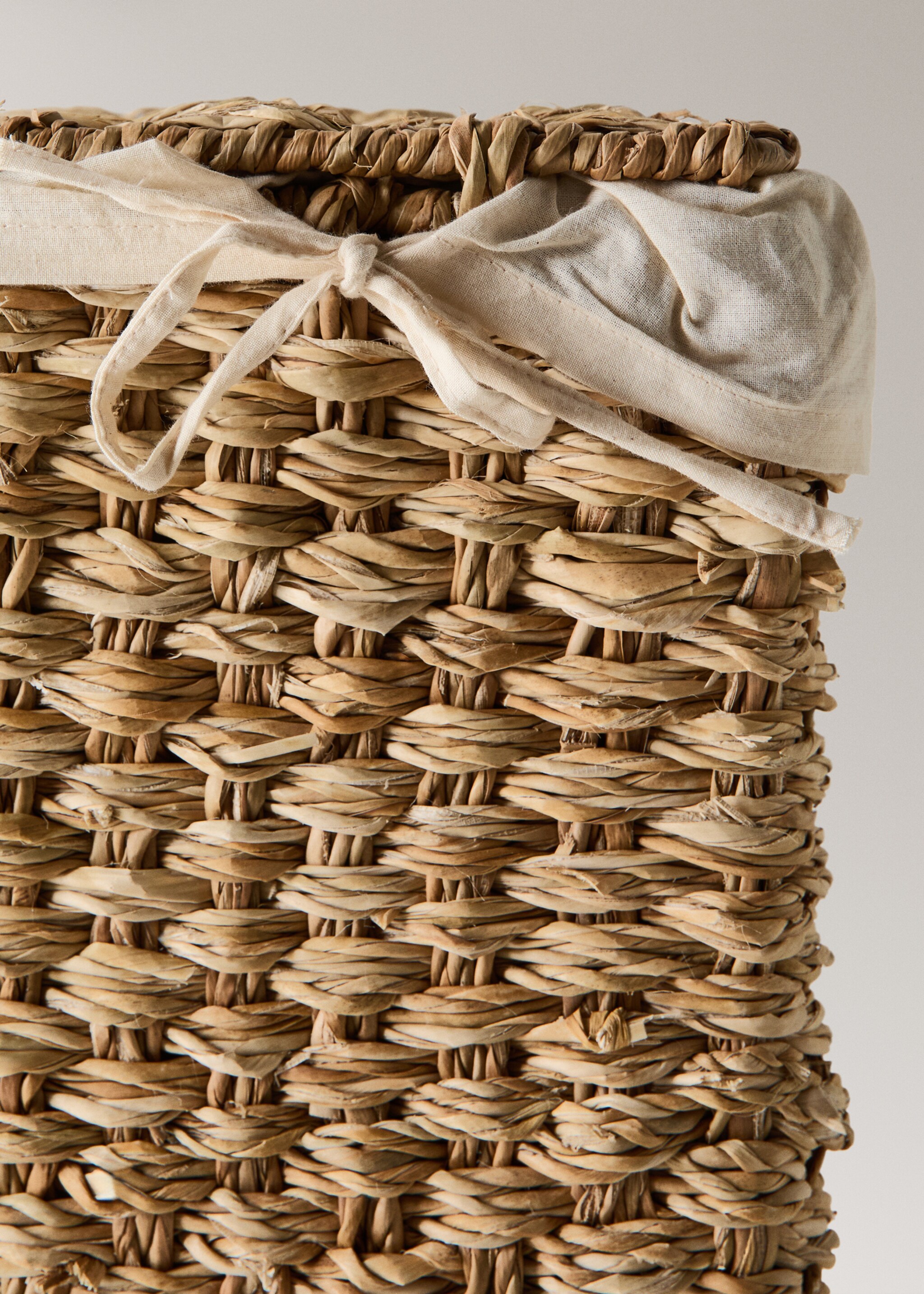 Half-moon woven interior basket - Details of the article 2, Brown. Ref: 27023279-00.