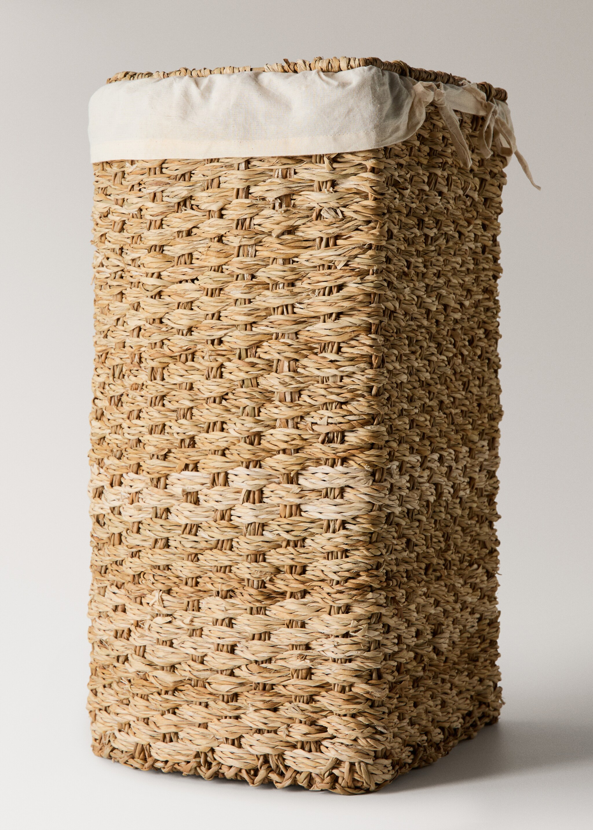 Half-moon woven interior basket - Details of the article 3, Brown. Ref: 27023279-00.
