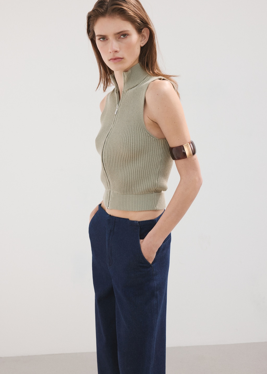 Wide leg mid-rise jeans - image 4