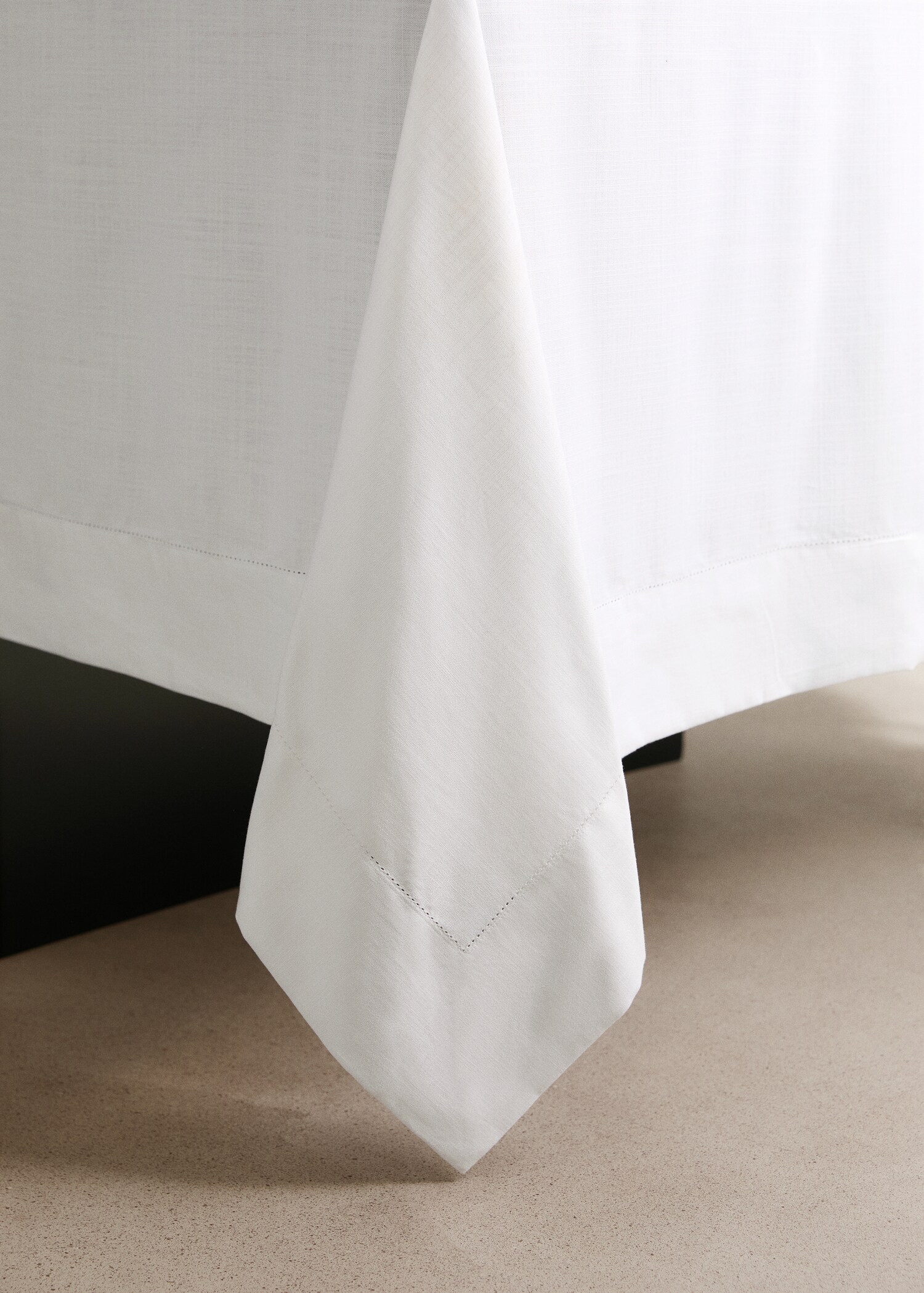 Round cotton tablecloth with hemstitch detail - Details of the article 8