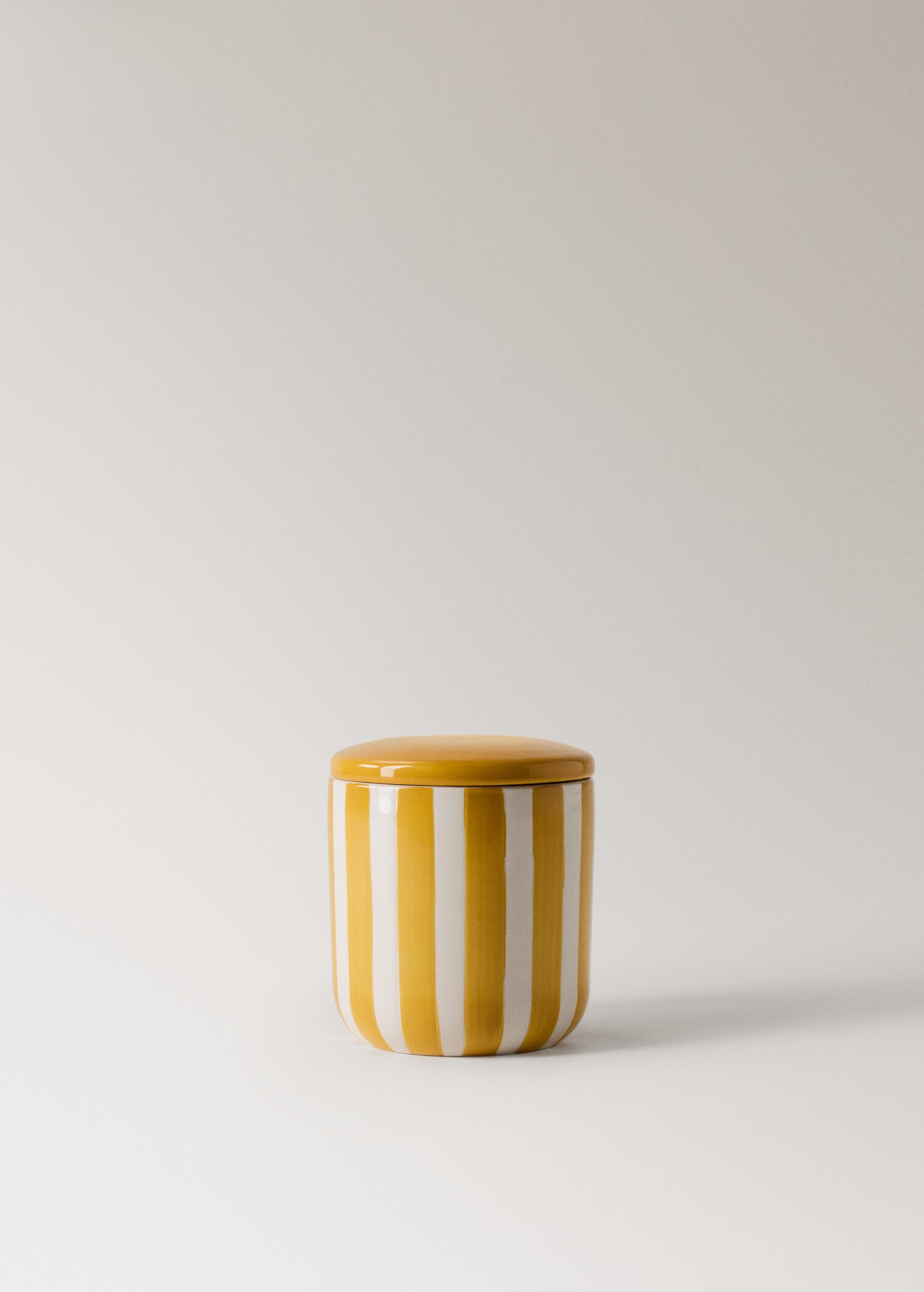 Ceramic bathroom jar with hand-painted stripes - Article without model
