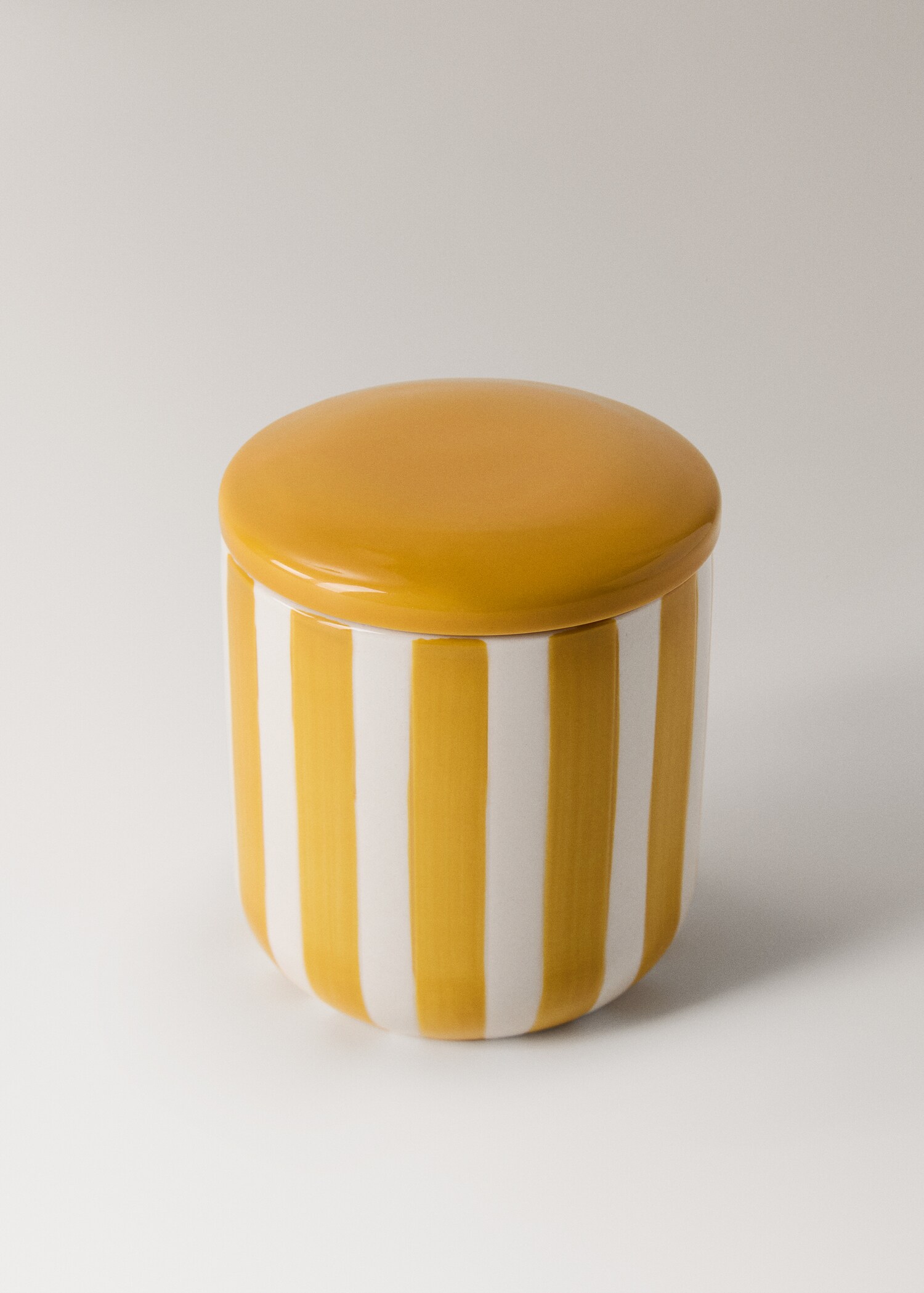 Ceramic bathroom jar with hand-painted stripes - Details of the article 1