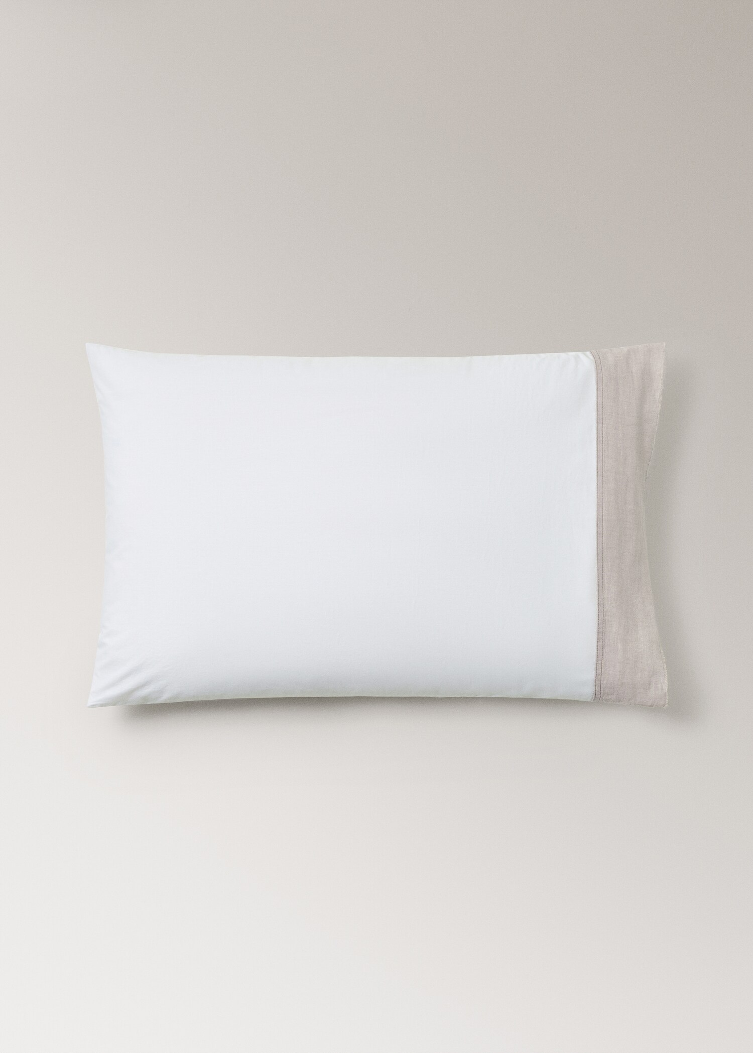 Two washed cotton pillowcases with linen border 50x75cm - Article without model