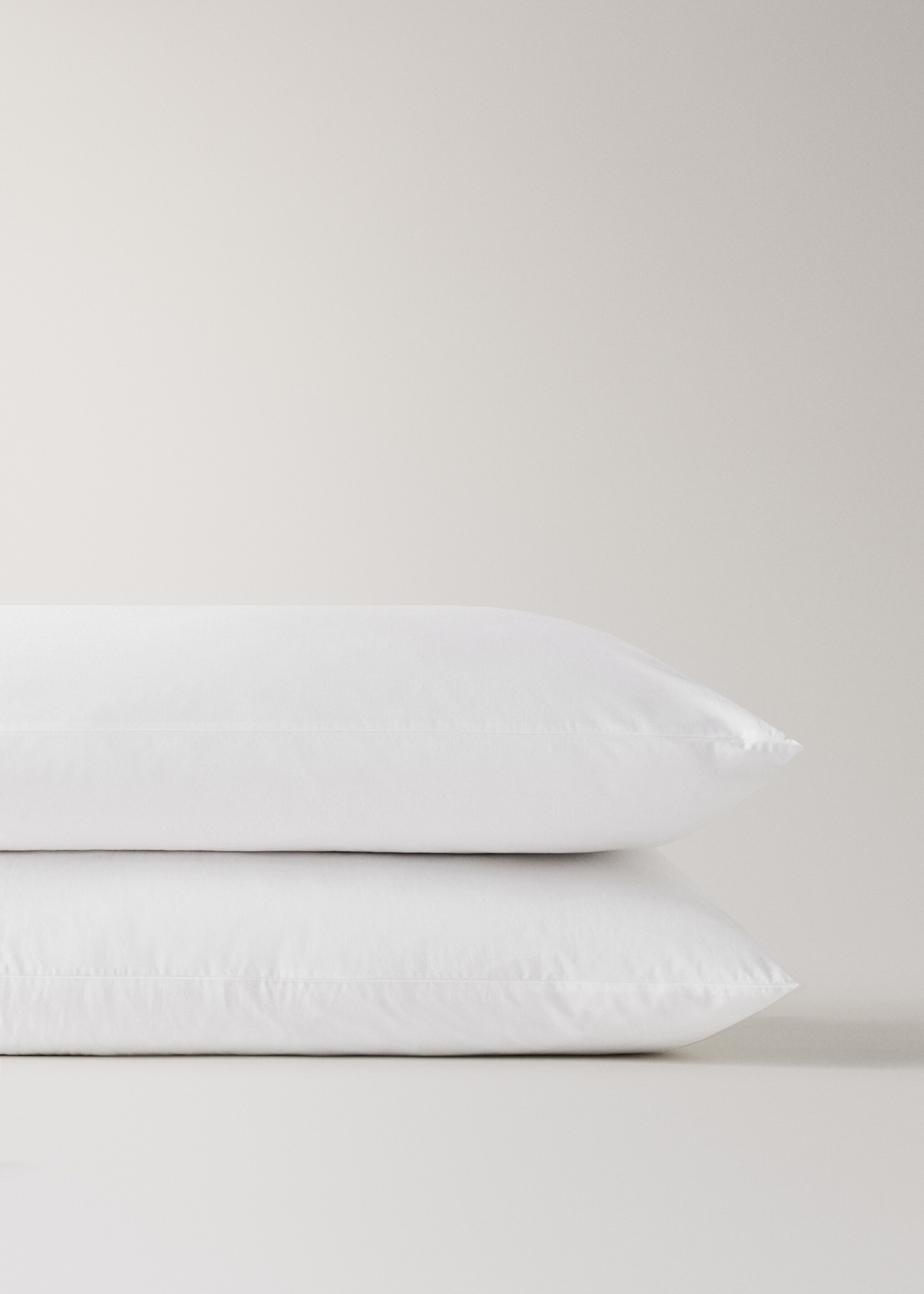 Two washed cotton pillowcases with linen border 50x75cm - Details of the article 1, Sand. Ref: 27023291-00.