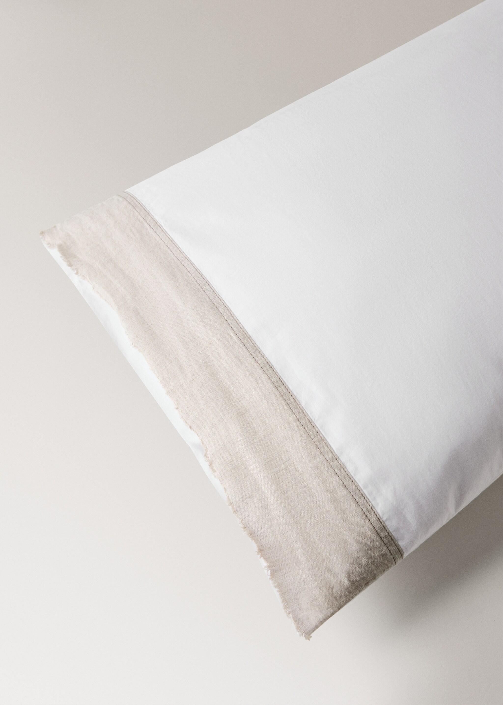 Two washed cotton pillowcases with linen border 50x75cm - Details of the article 3, Sand. Ref: 27023291-00.
