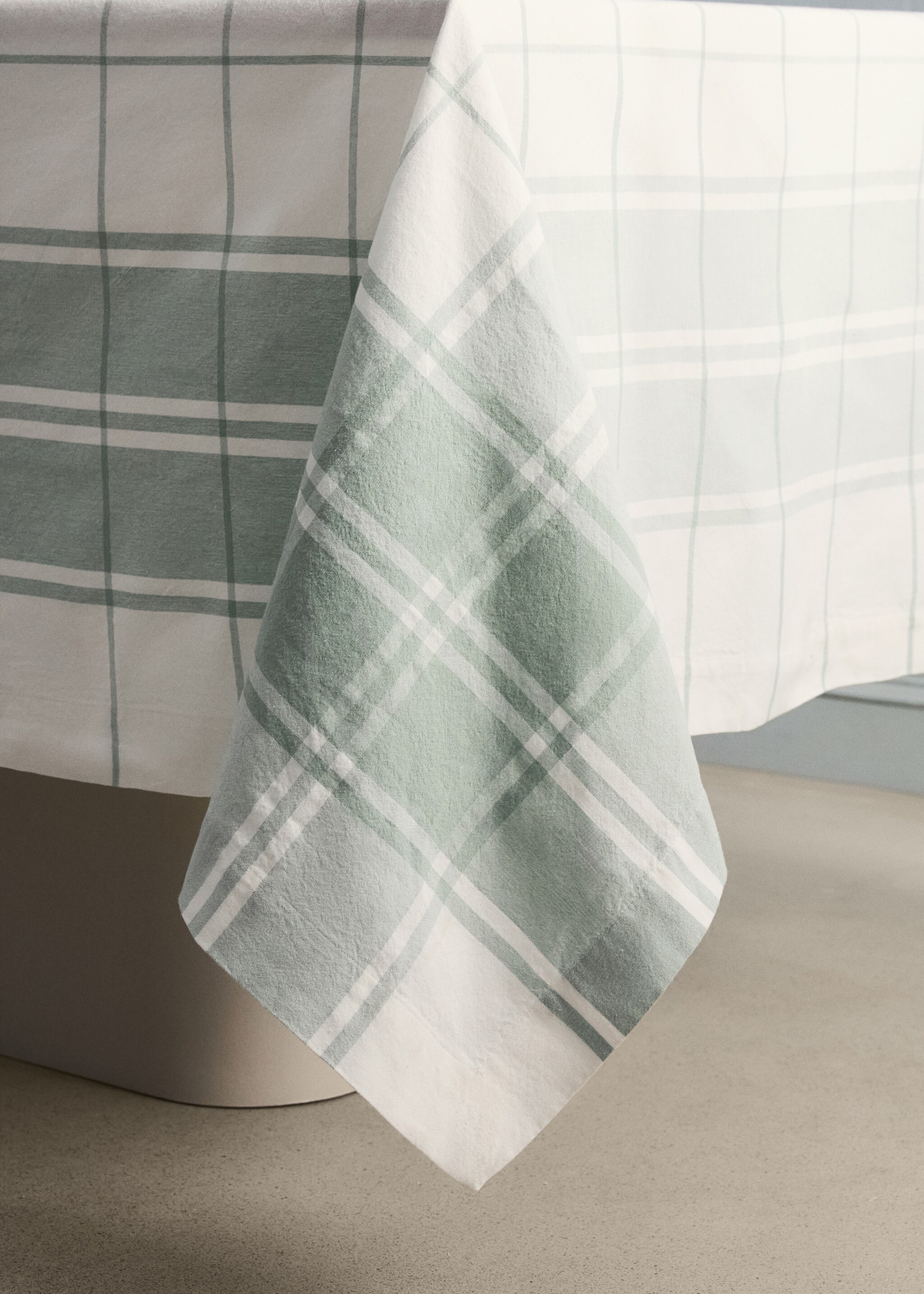 Nappe 100 % coton à rayures contraste pour 8 à 10 convives - Détail de l'article 8, Vert menthe. Ref: 27023295-00.