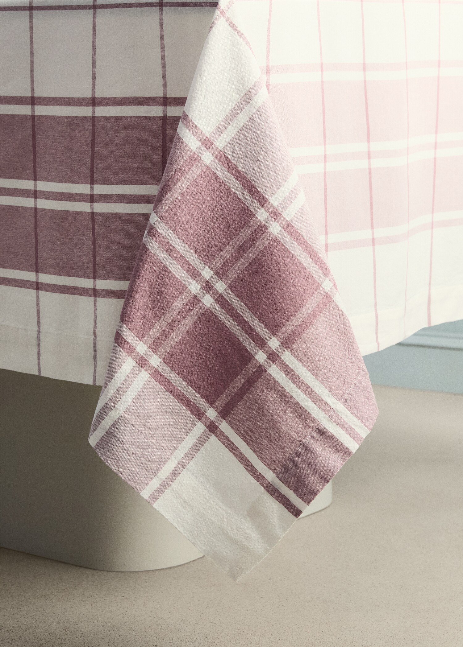 100% cotton tablecloth with contrasting stripes for 8 to 10 guests - Details of the article 8