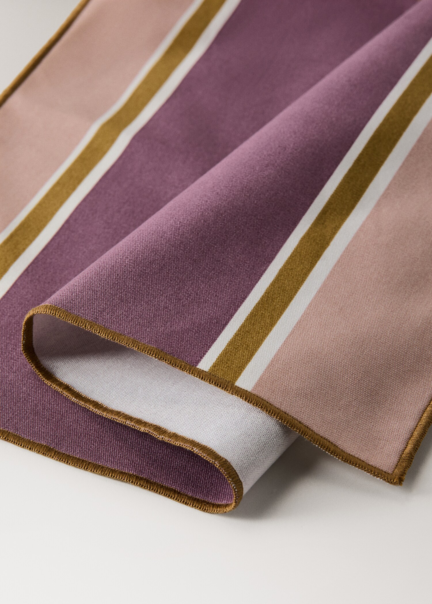 Resin-coated striped table mats - Details of the article 1