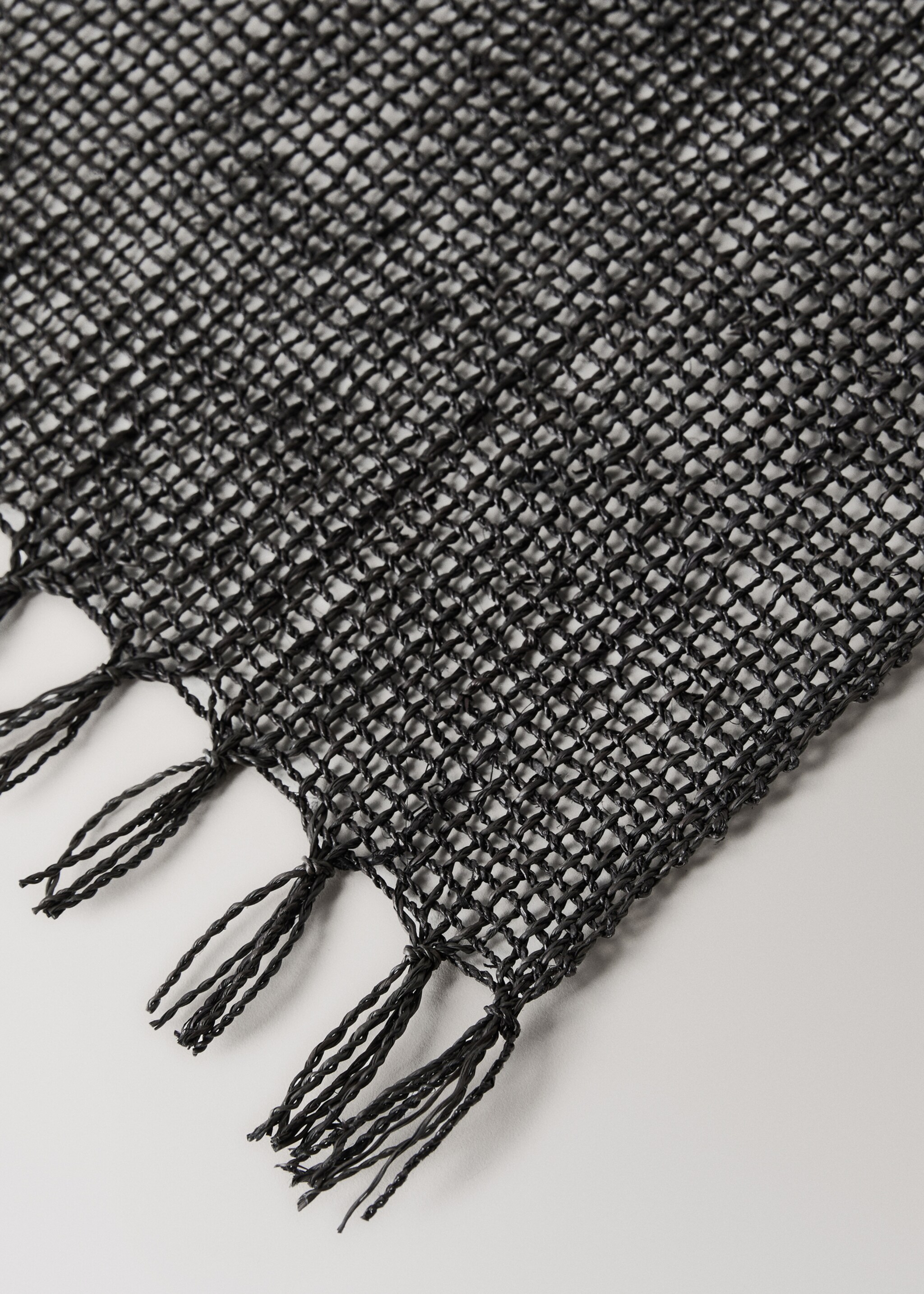 Palm fibre table mats with fringes - Details of the article 1, Black. Ref: 27023297-00.