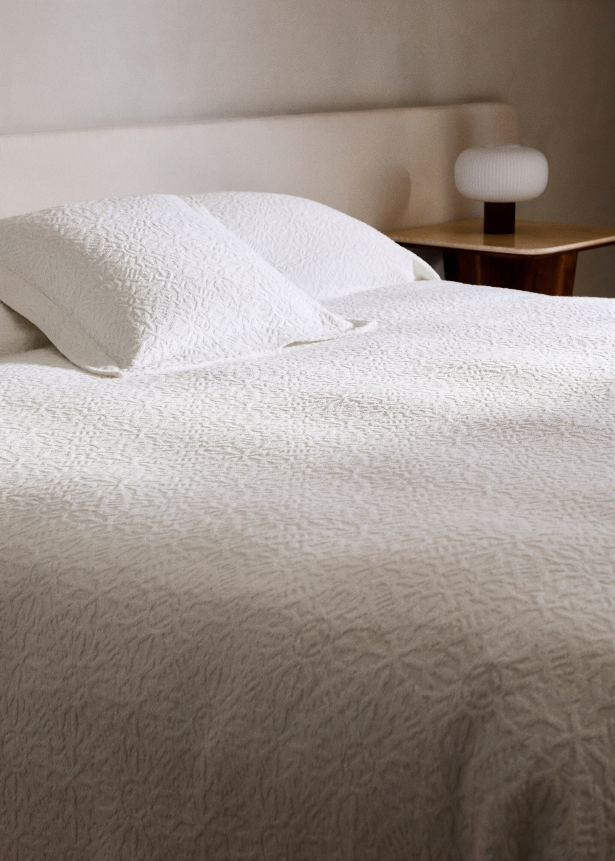 Cotton jacquard bedspread with mosaic design for 130/150 cm bed - Details of the article 7, White. Ref: 27023301-00.
