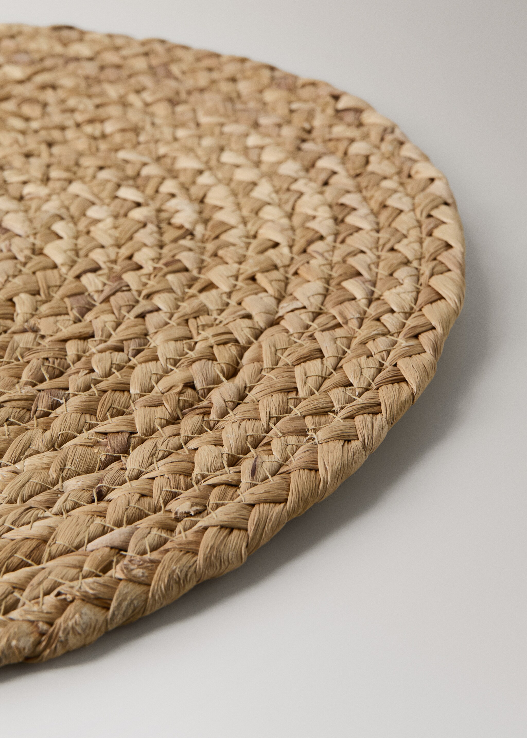Natural fibre round tablecloth - Details of the article 1, Light/Pastel Brown. Ref: 27023306-00.