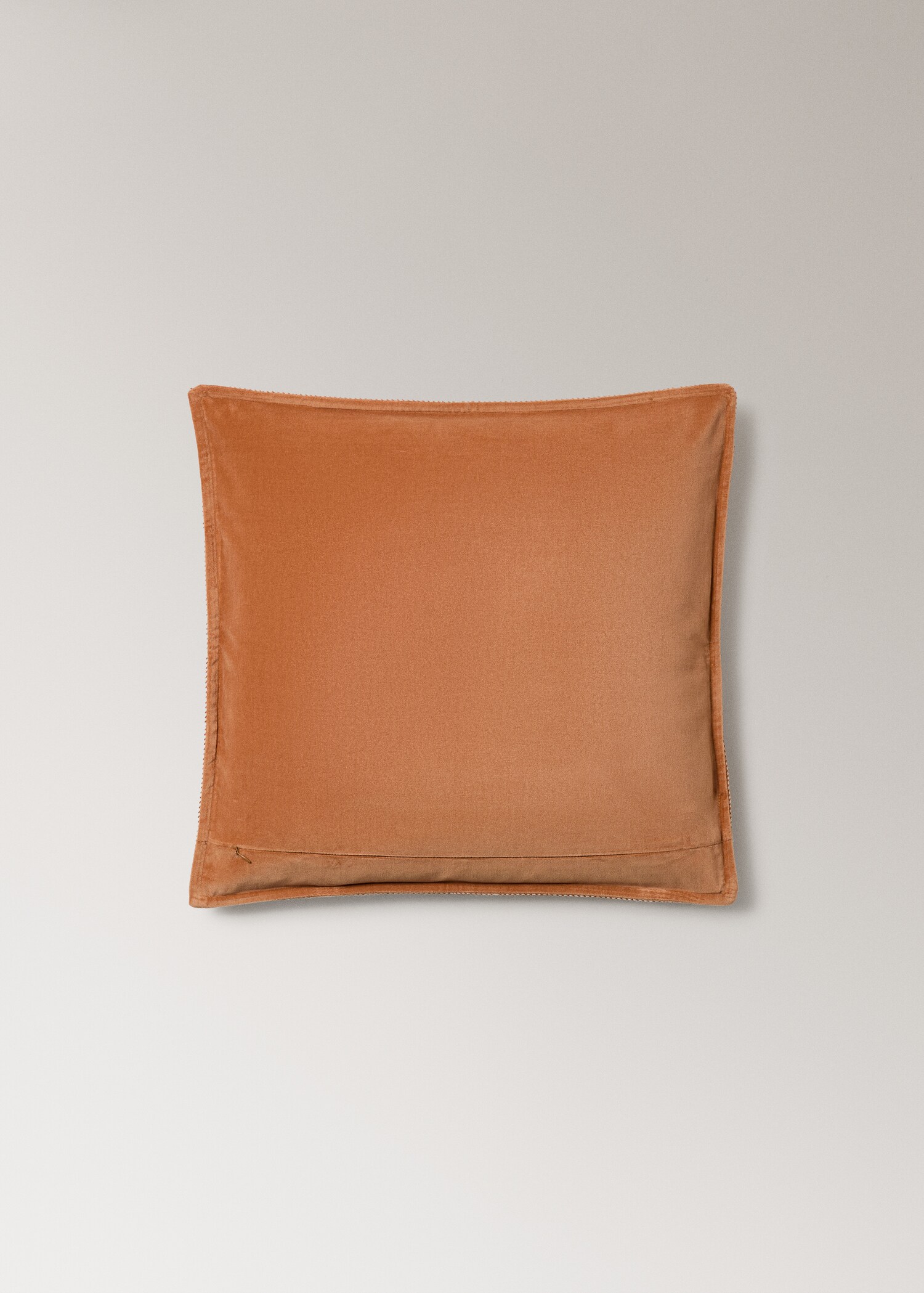 Velvet cushion cover with tape detail 50x50 cm - Details of the article 4