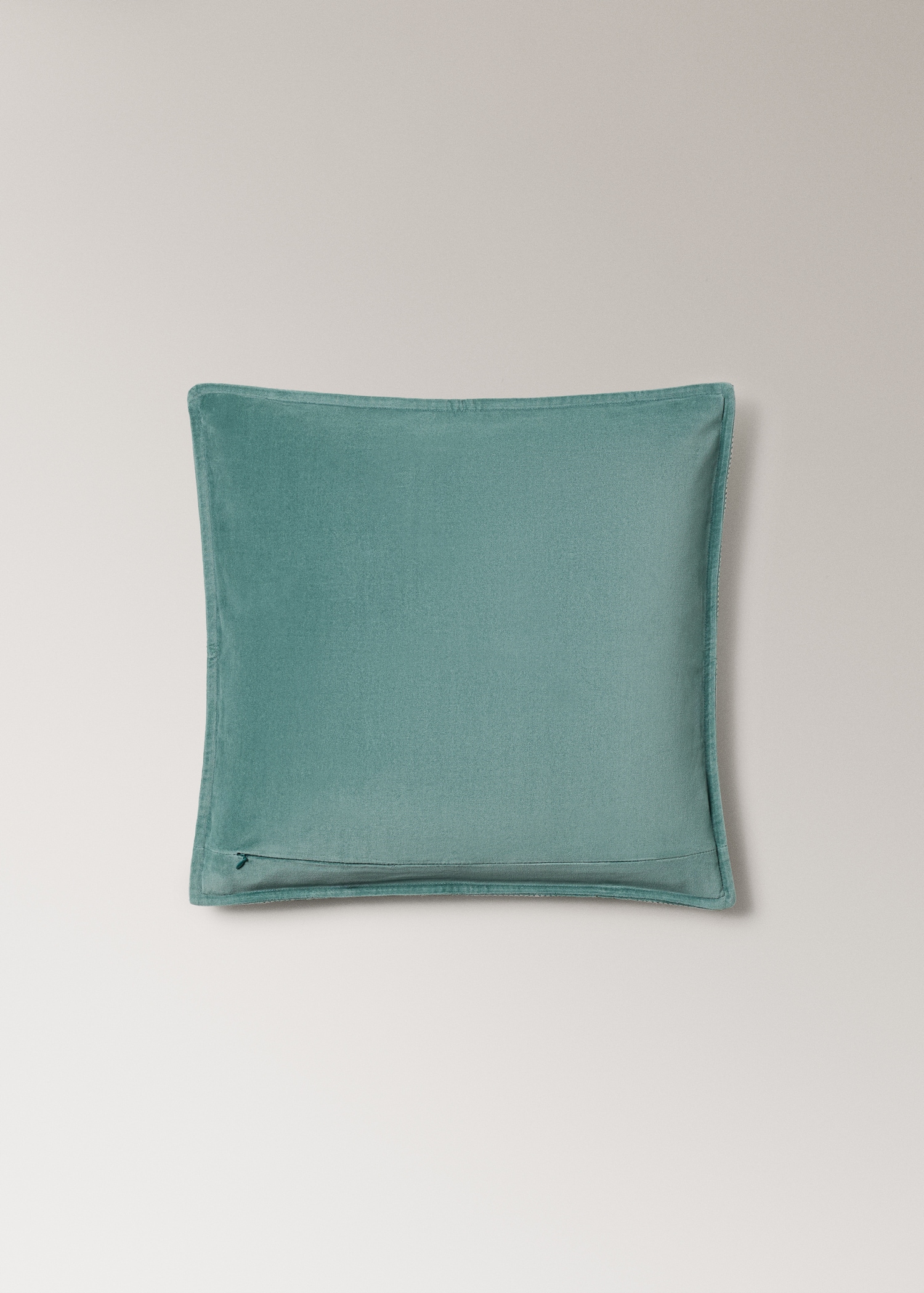 Velvet cushion cover with tape detail 50x50 cm - Details of the article 4