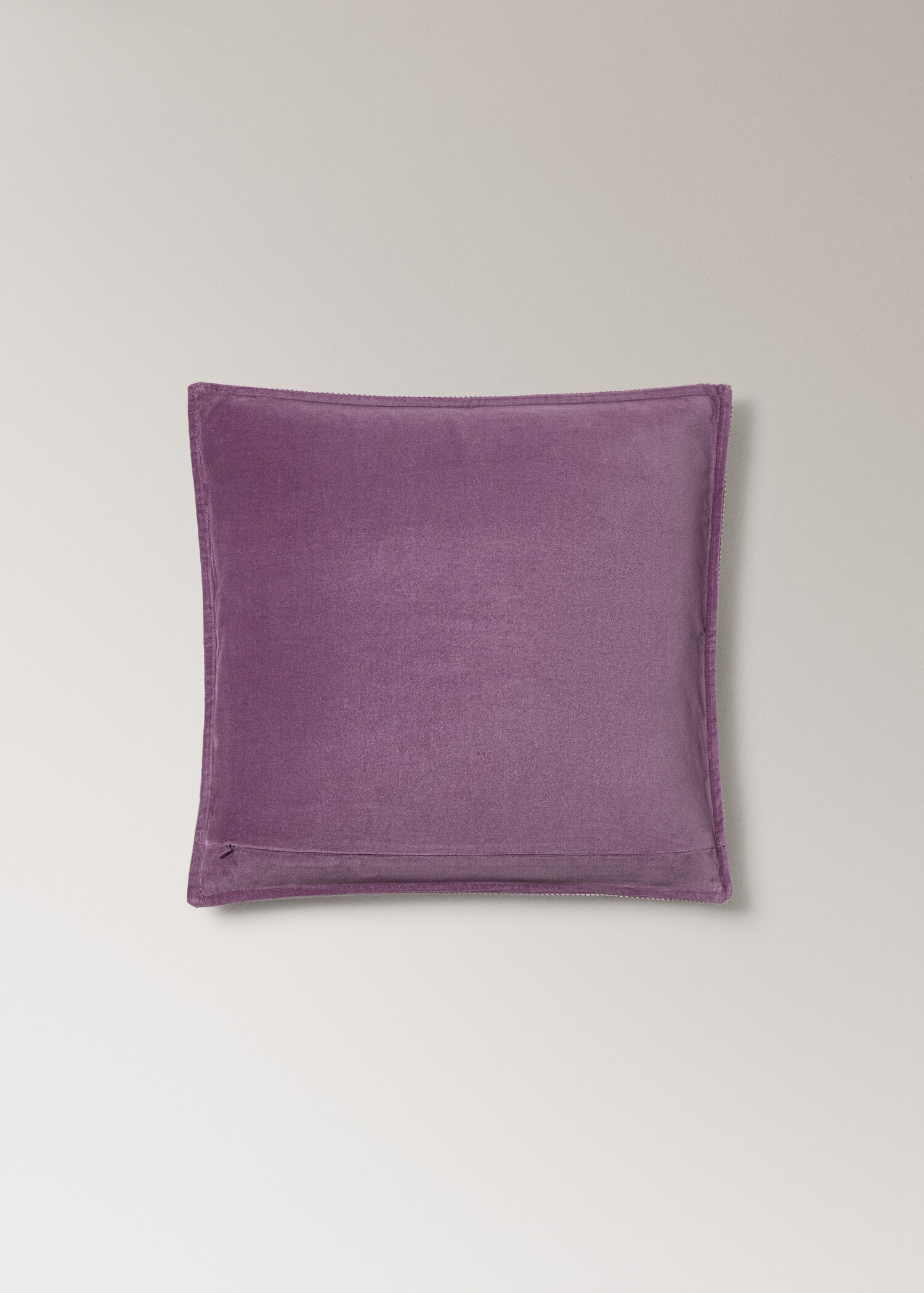 Velvet cushion cover with tape detail 50x50 cm - Details of the article 4