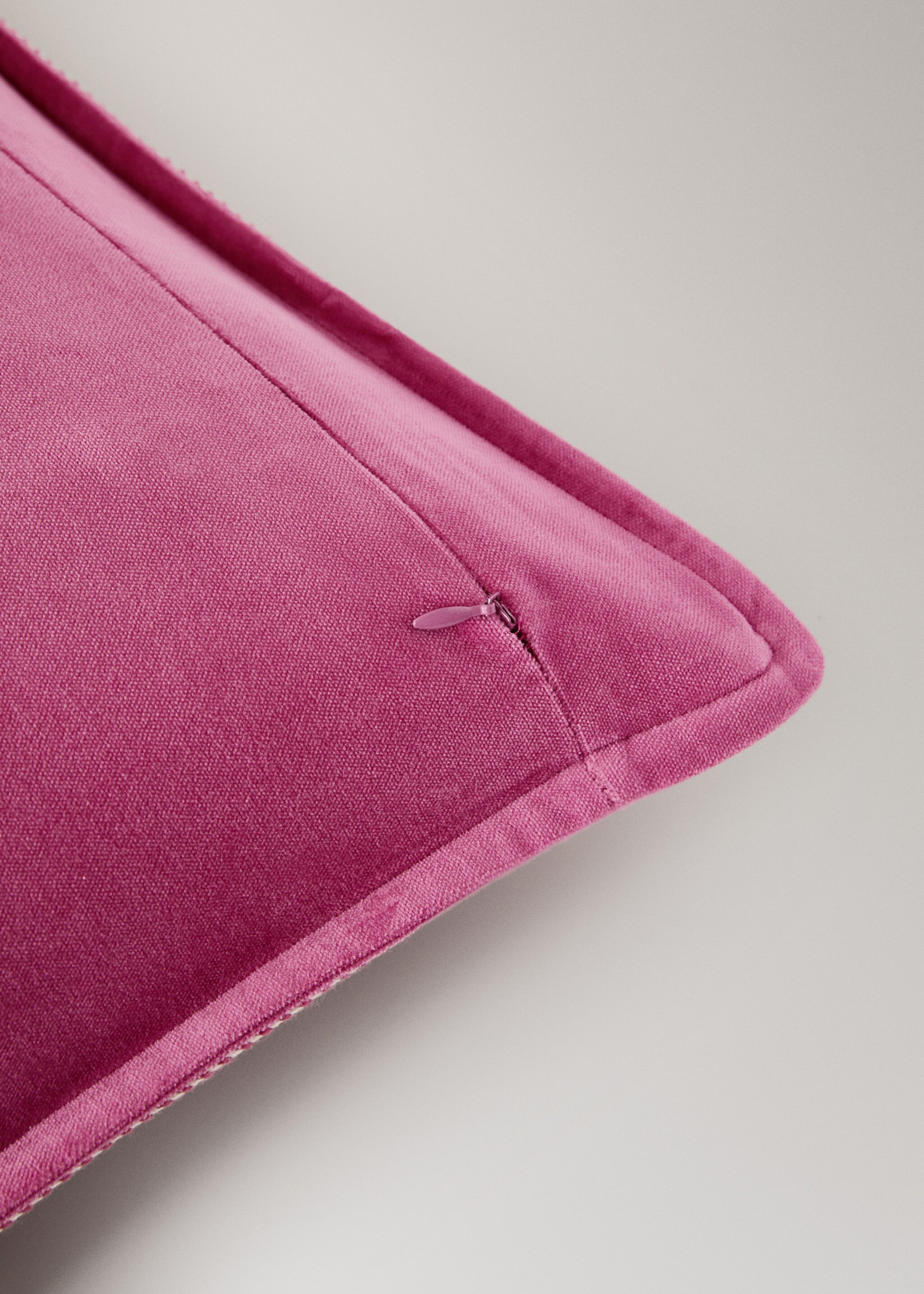 Velvet cushion cover with tape detail 50x50 cm - Details of the article 2, Pink. Ref: 27023307-00.