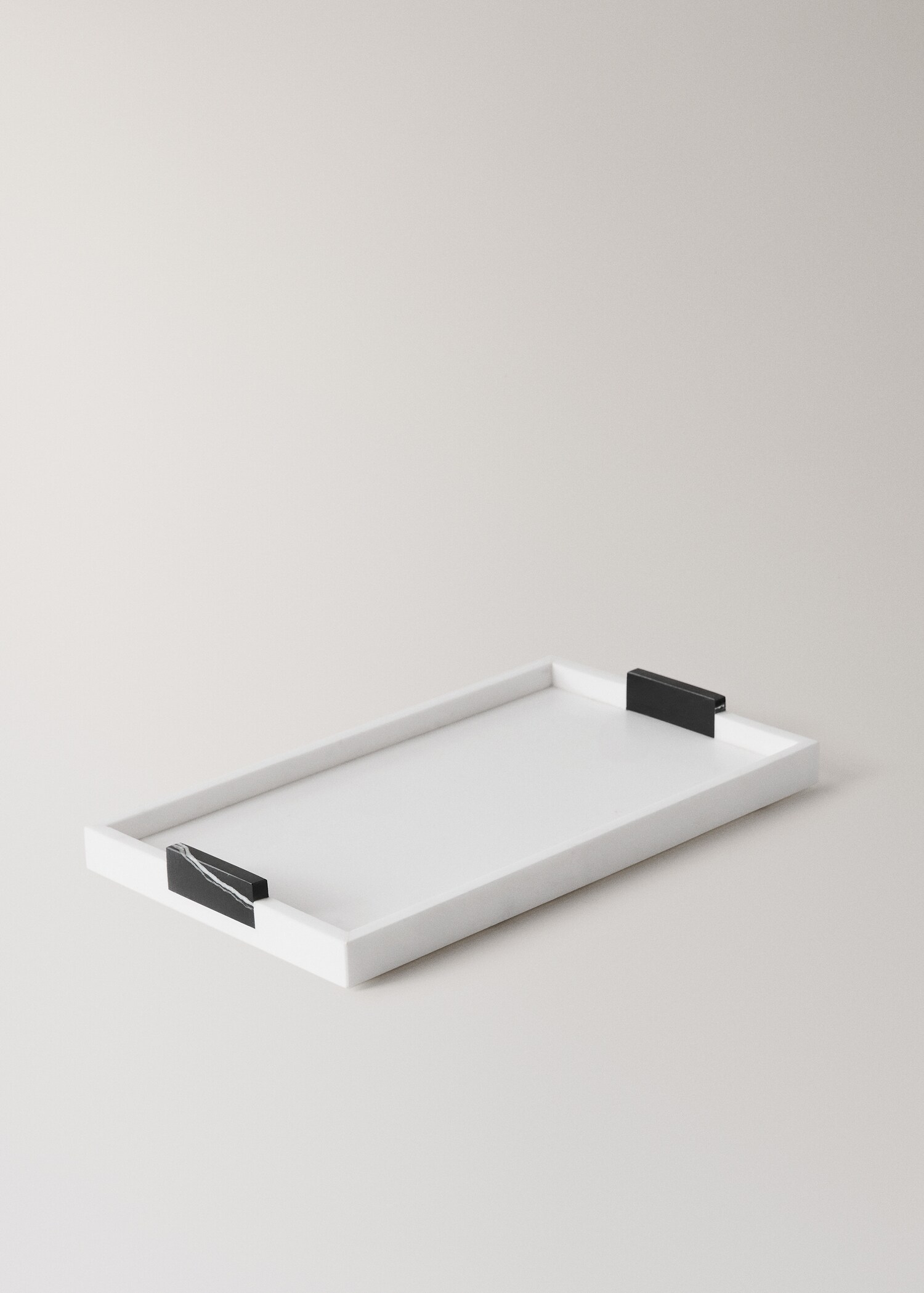 Bicolour marble decorative tray - Details of the article 1