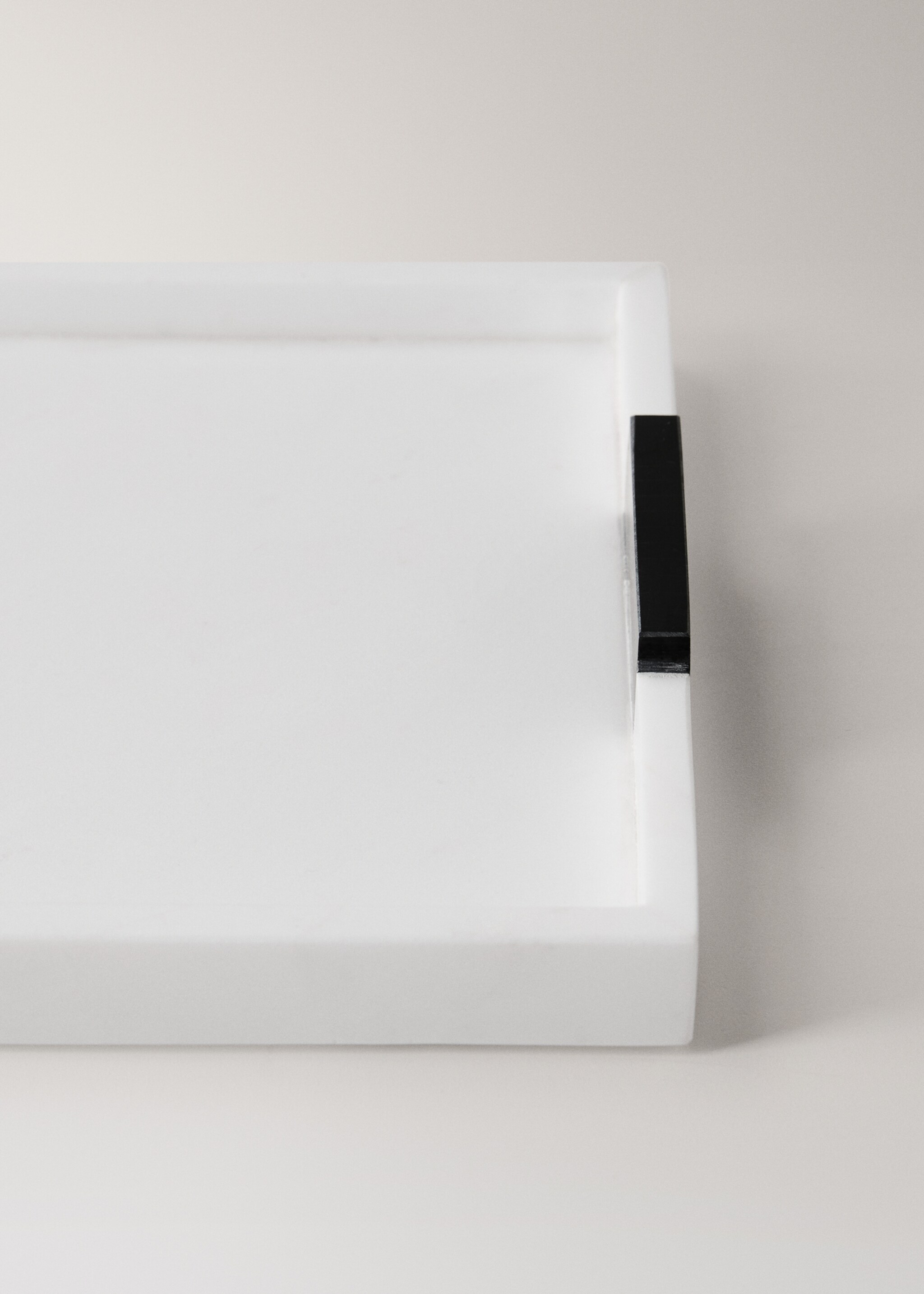 Safata decorativa de marbre bicolor - Detall de l'article 3, Blanc. Ref: 27023311-00.