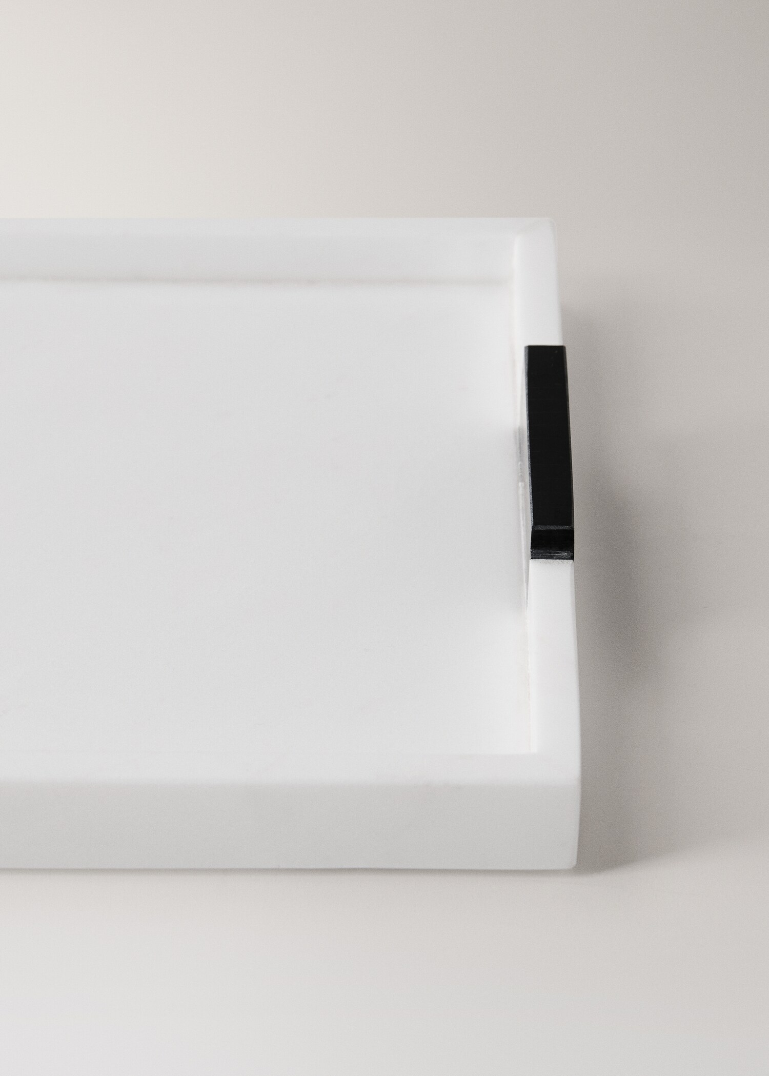 Bicolour marble decorative tray - Details of the article 3