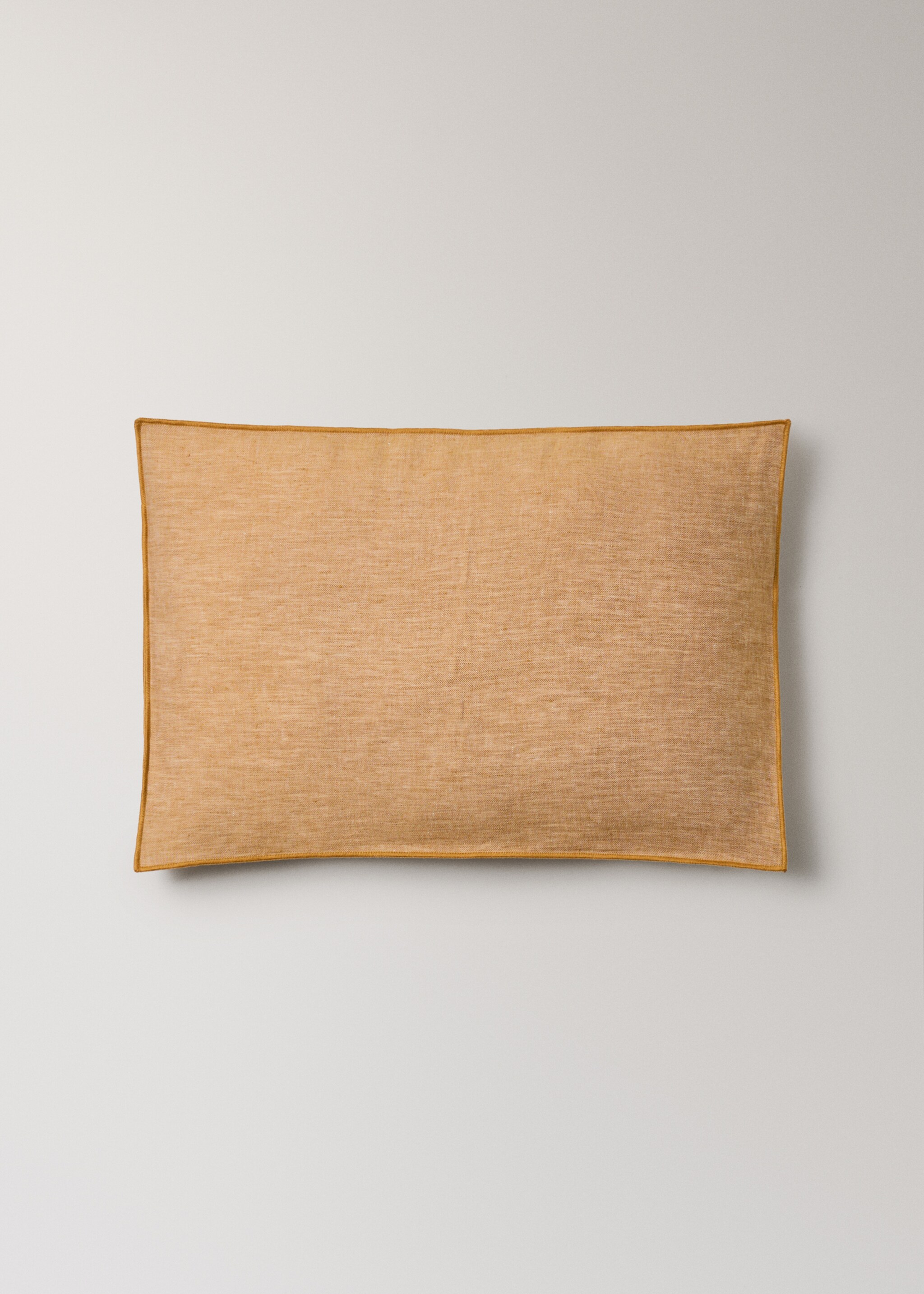 Housse de coussin en lin avec détail overlock 40x60 cm - Article sans modèle, Jaune. Ref: 27023319-00.