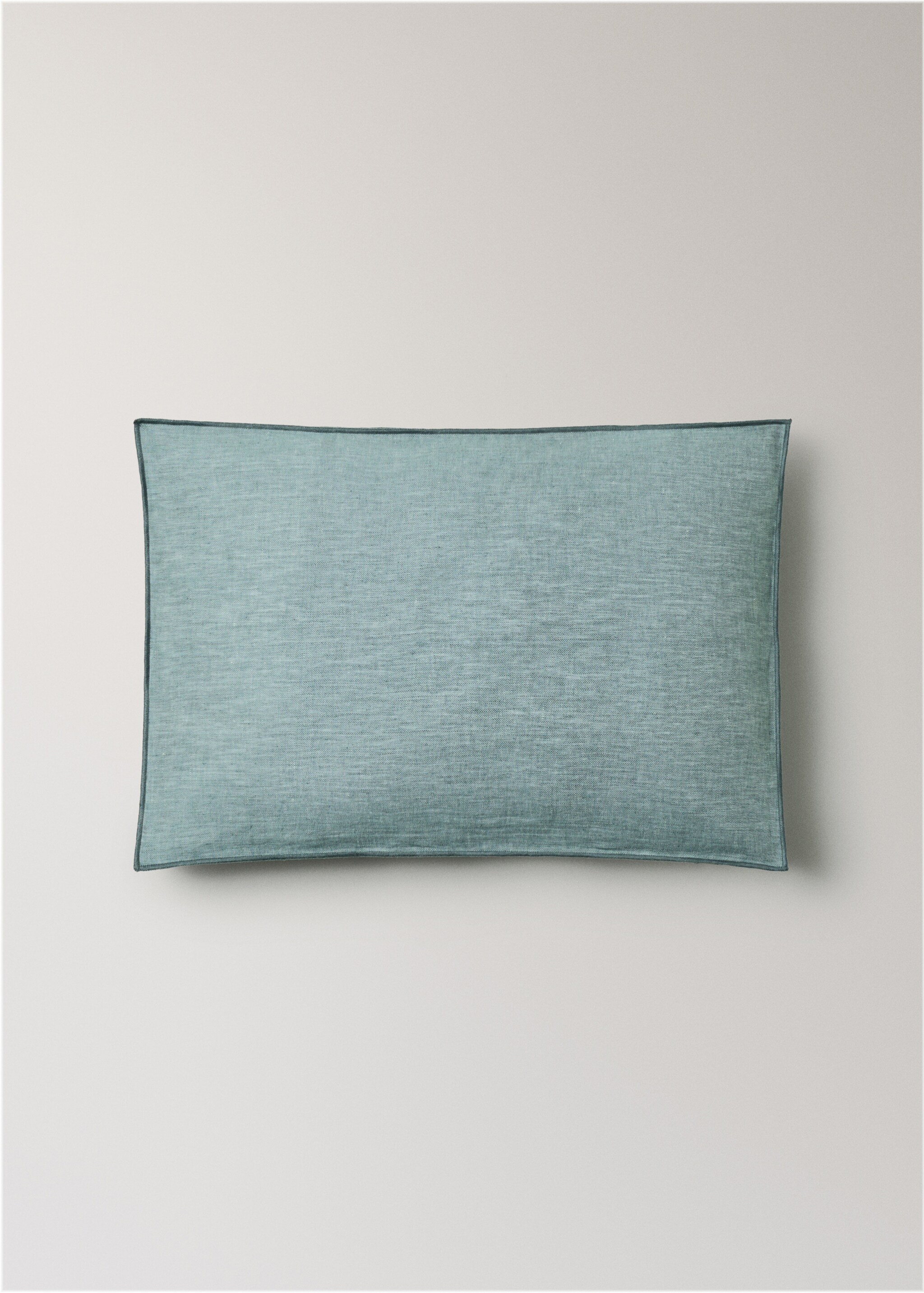 Linen cushion cover with overlock detail 40x60 cm - Article without model, Aqua Green. Ref: 27023319-00.