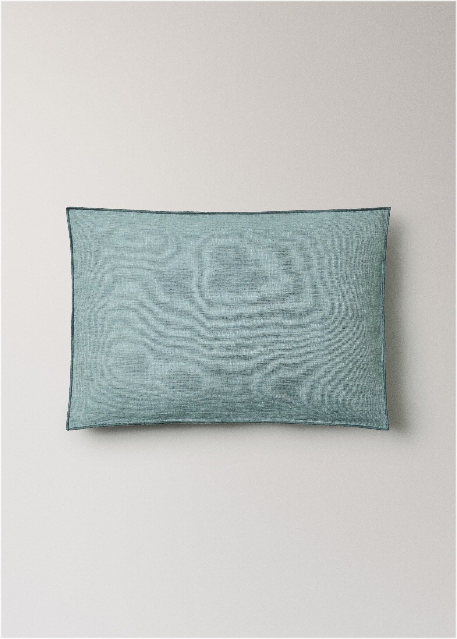Linen cushion cover with overlock detail 40x60 cm - Article without model
