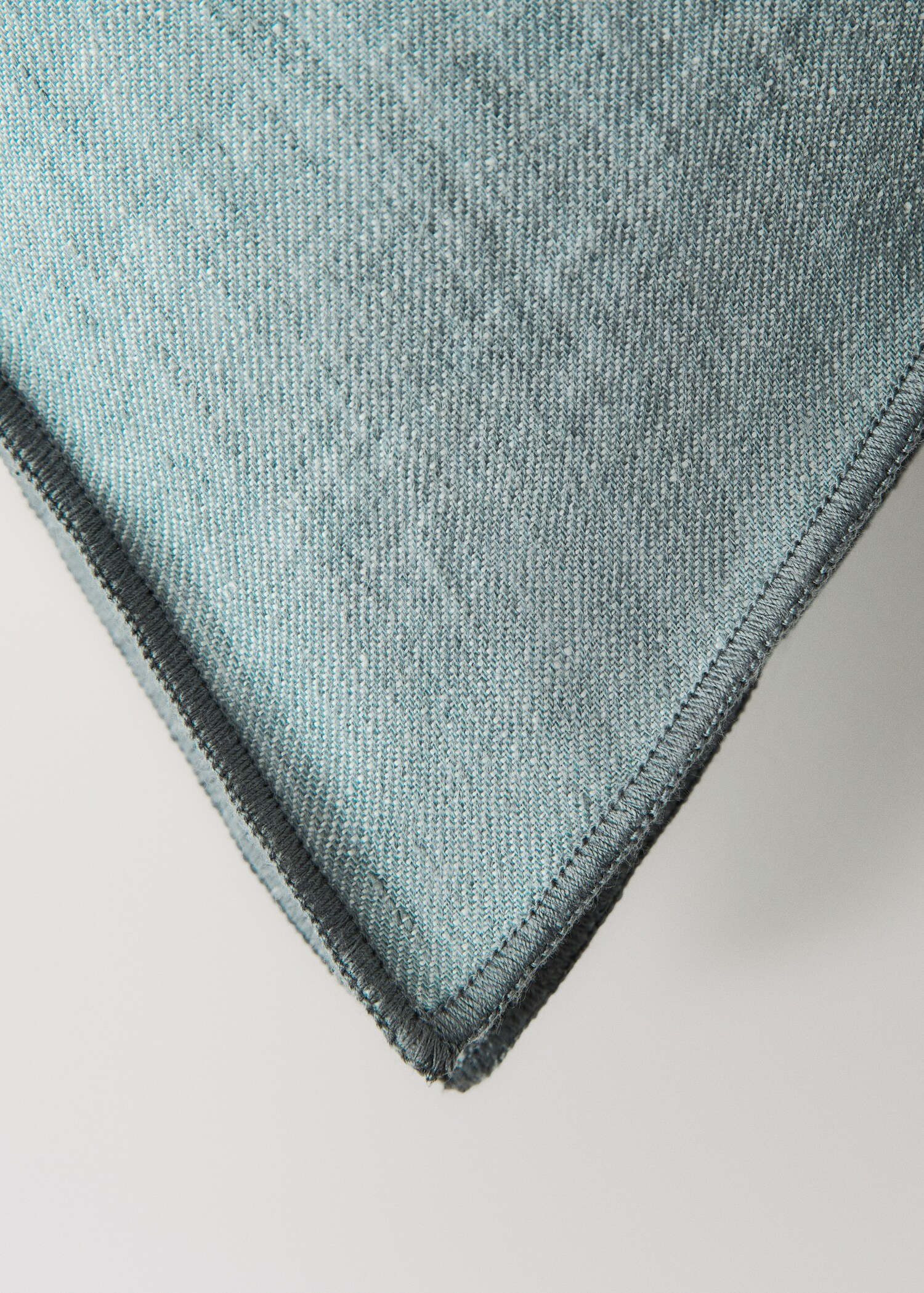 Linen cushion cover with overlock detail 40x60 cm - Details of the article 1