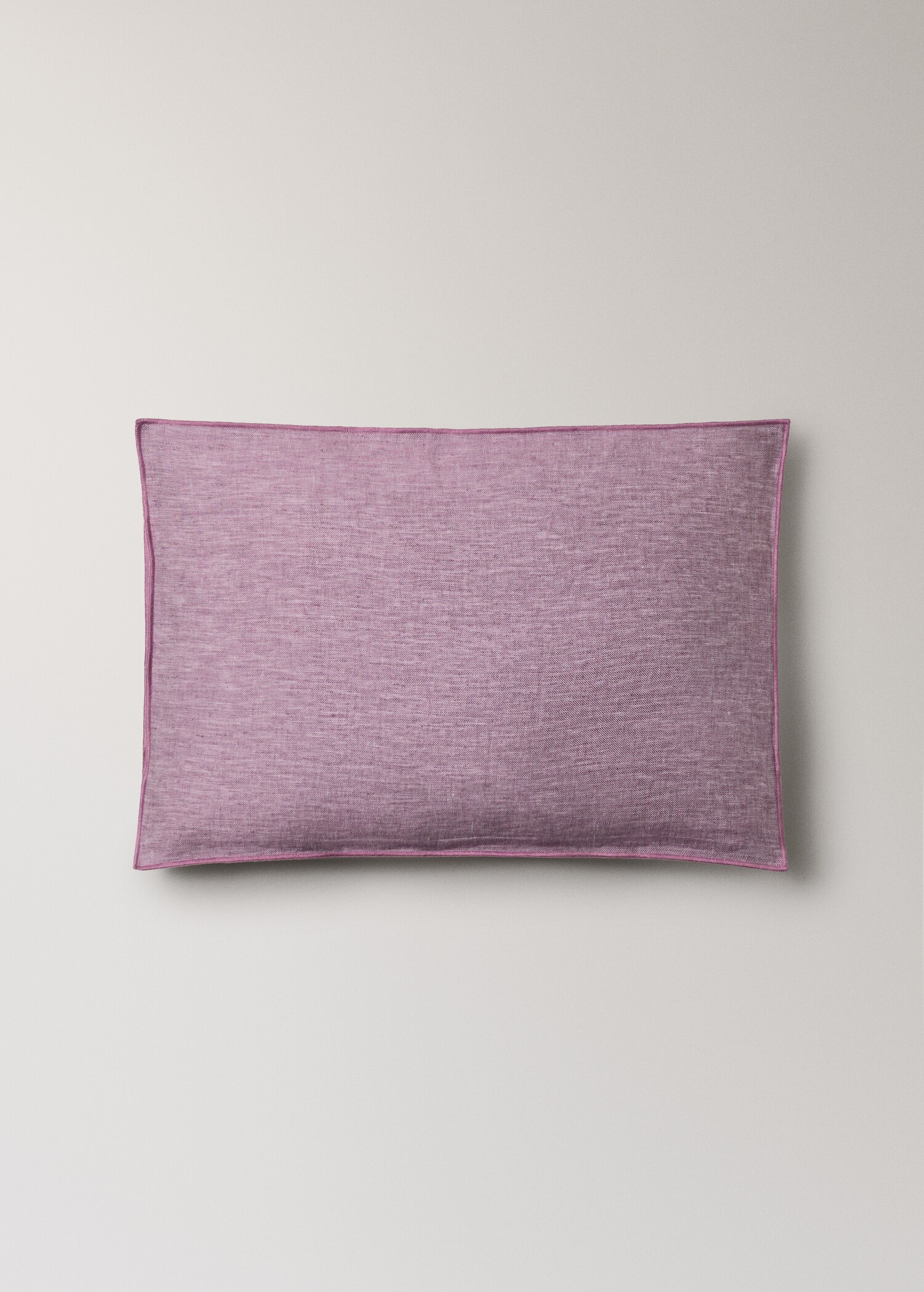 Linen cushion cover with overlock detail 40x60 cm - Article without model