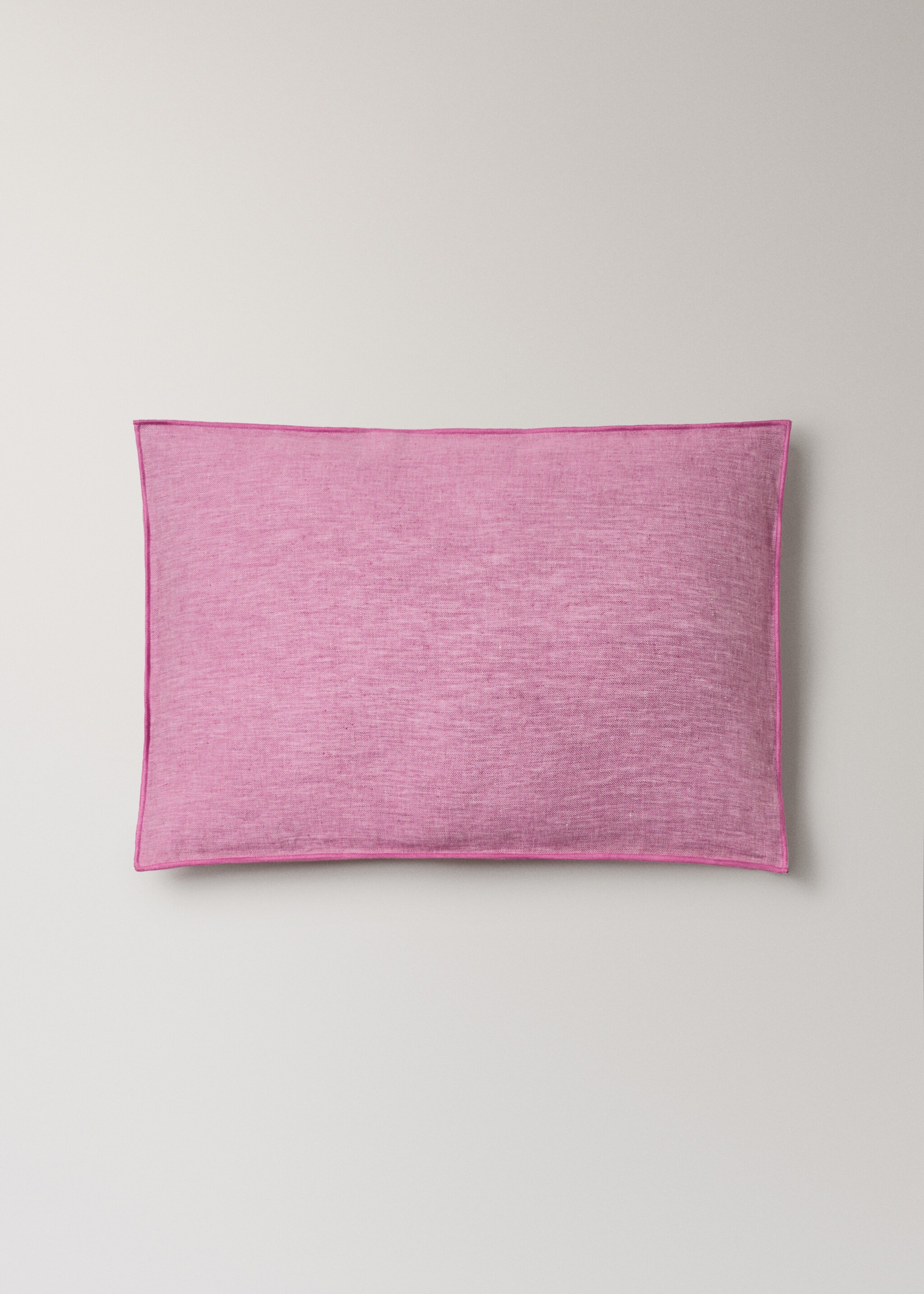 Linen cushion cover with overlock detail 40x60 cm - Article without model, Pink. Ref: 27023319-00.