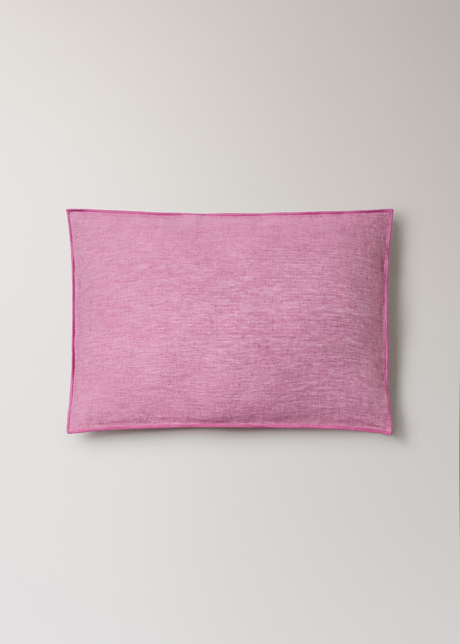 Linen cushion cover with overlock detail 40x60 cm - Article without model