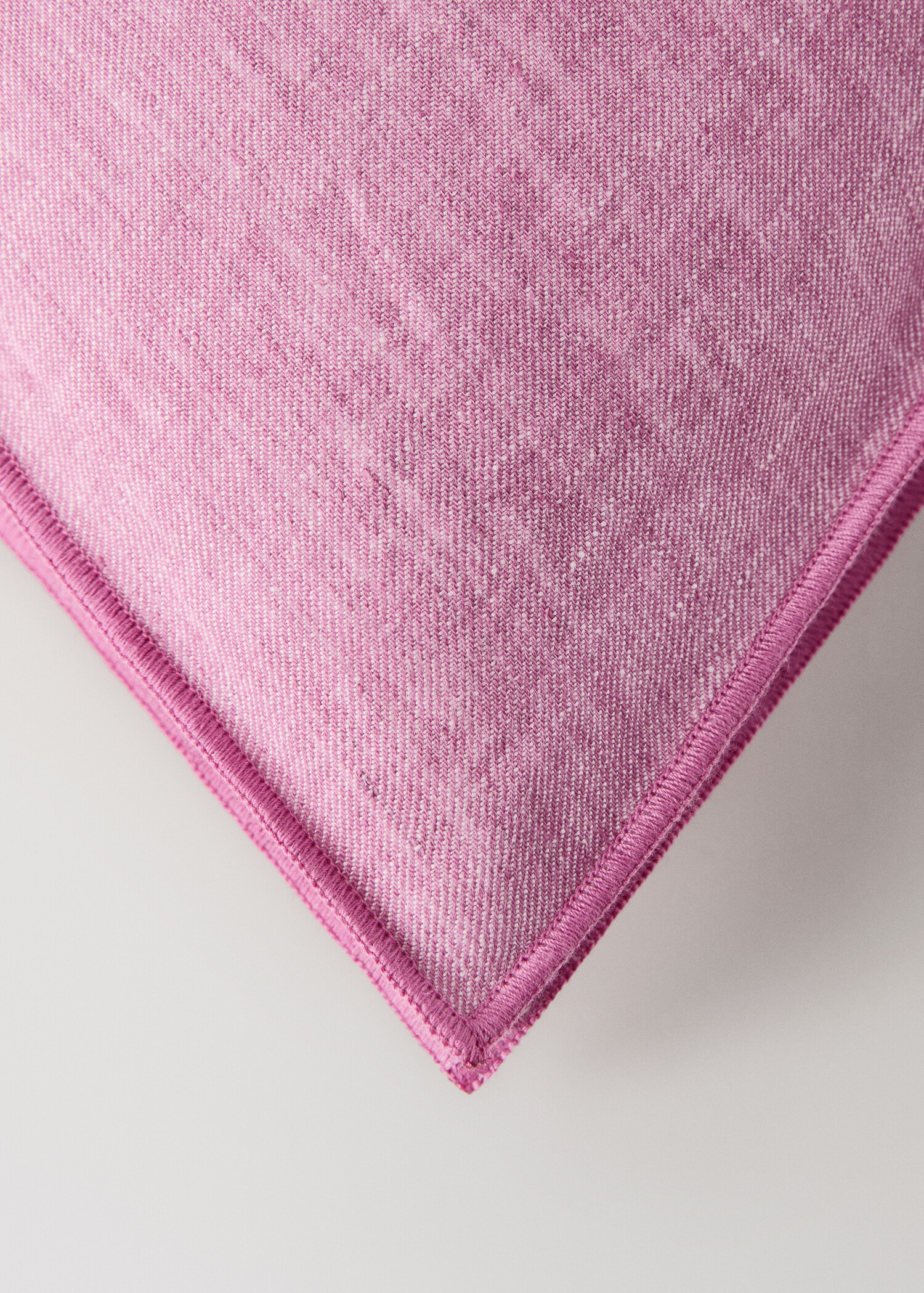 Linen cushion cover with overlock detail 40x60 cm - Details of the article 1