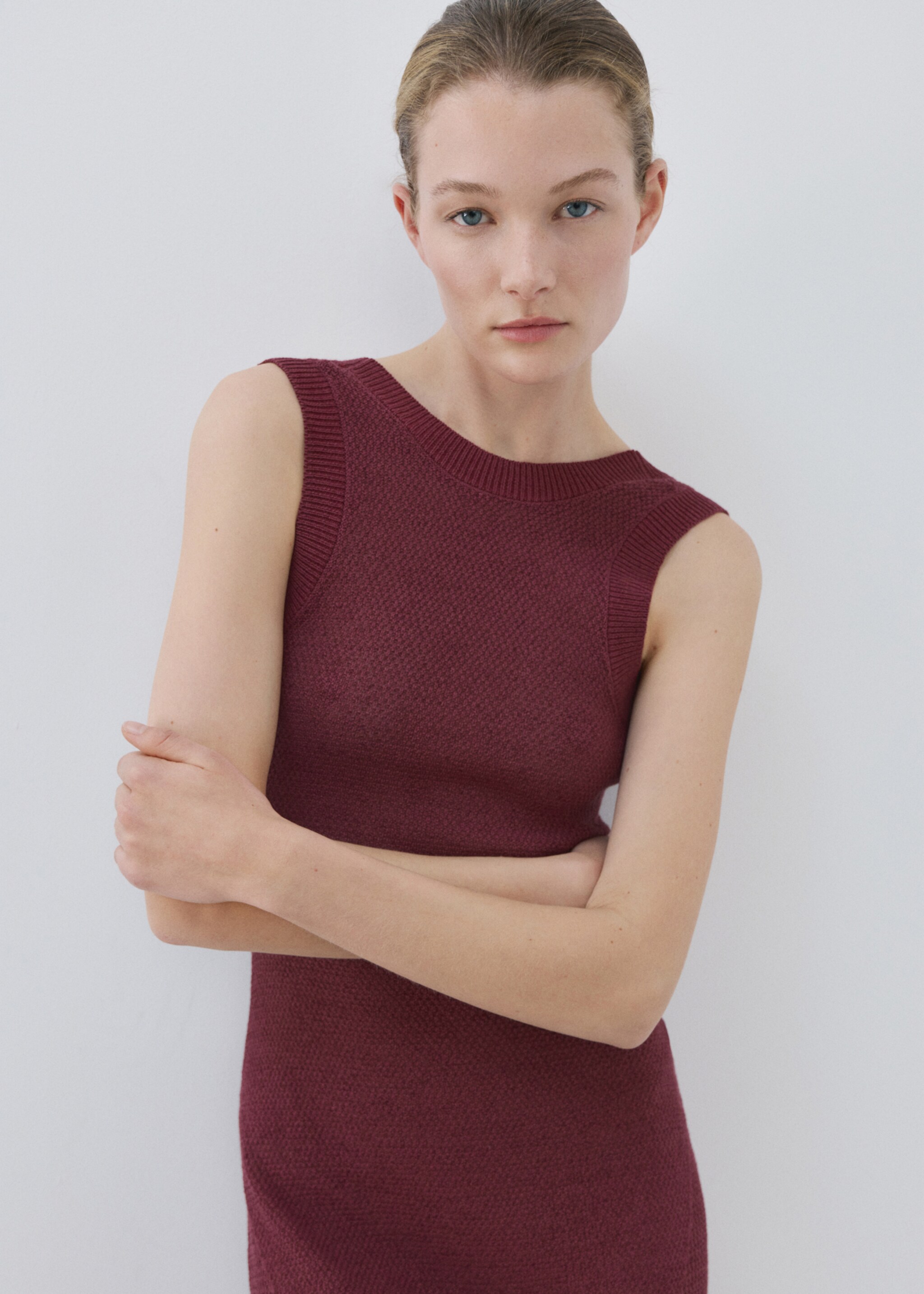 Vestido punto crochet - Plano medio, Burdeos. Ref: 27023322-00.