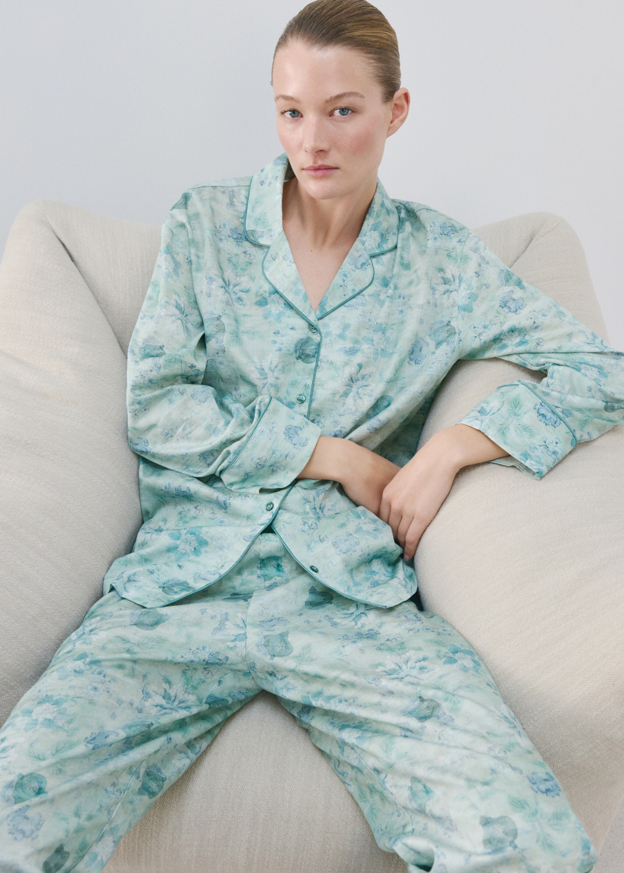 Printed trousers with piping - Details of the article 1, Mint Green. Ref: 27023324-00.