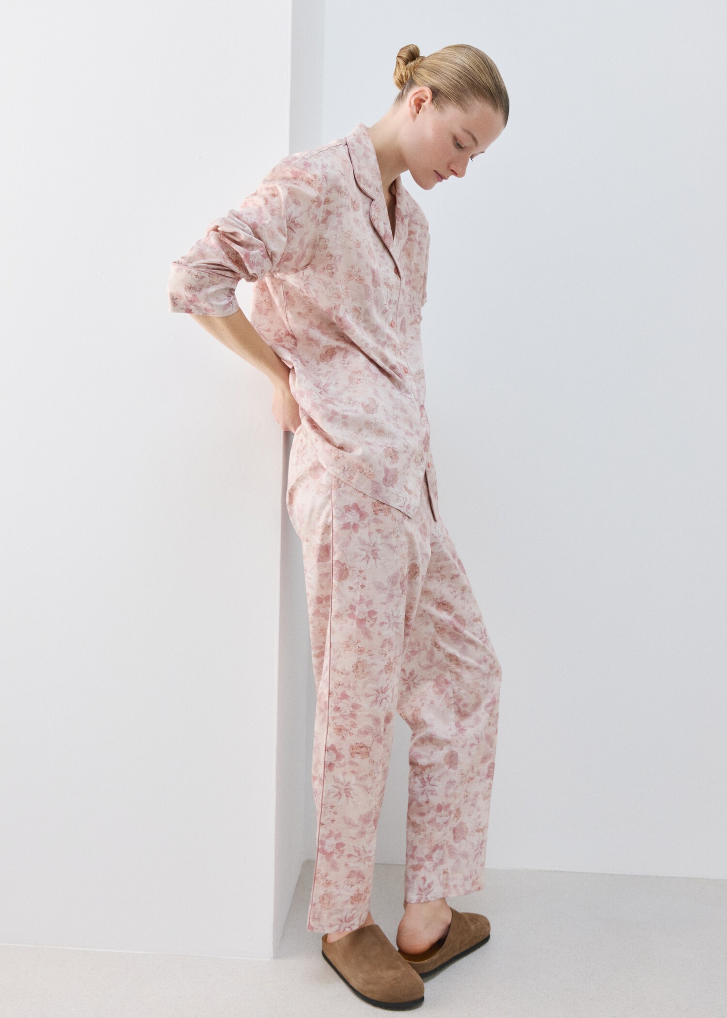 Printed trousers with piping - Details of the article 2