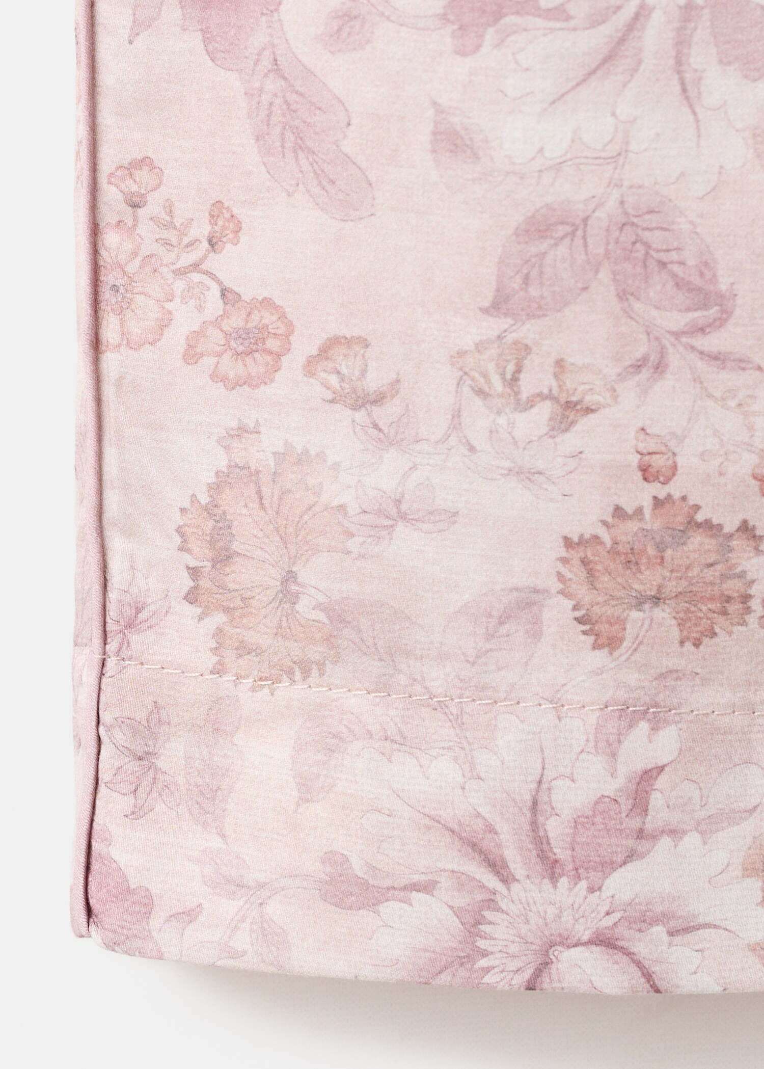 Printed trousers with piping - Details of the article 8