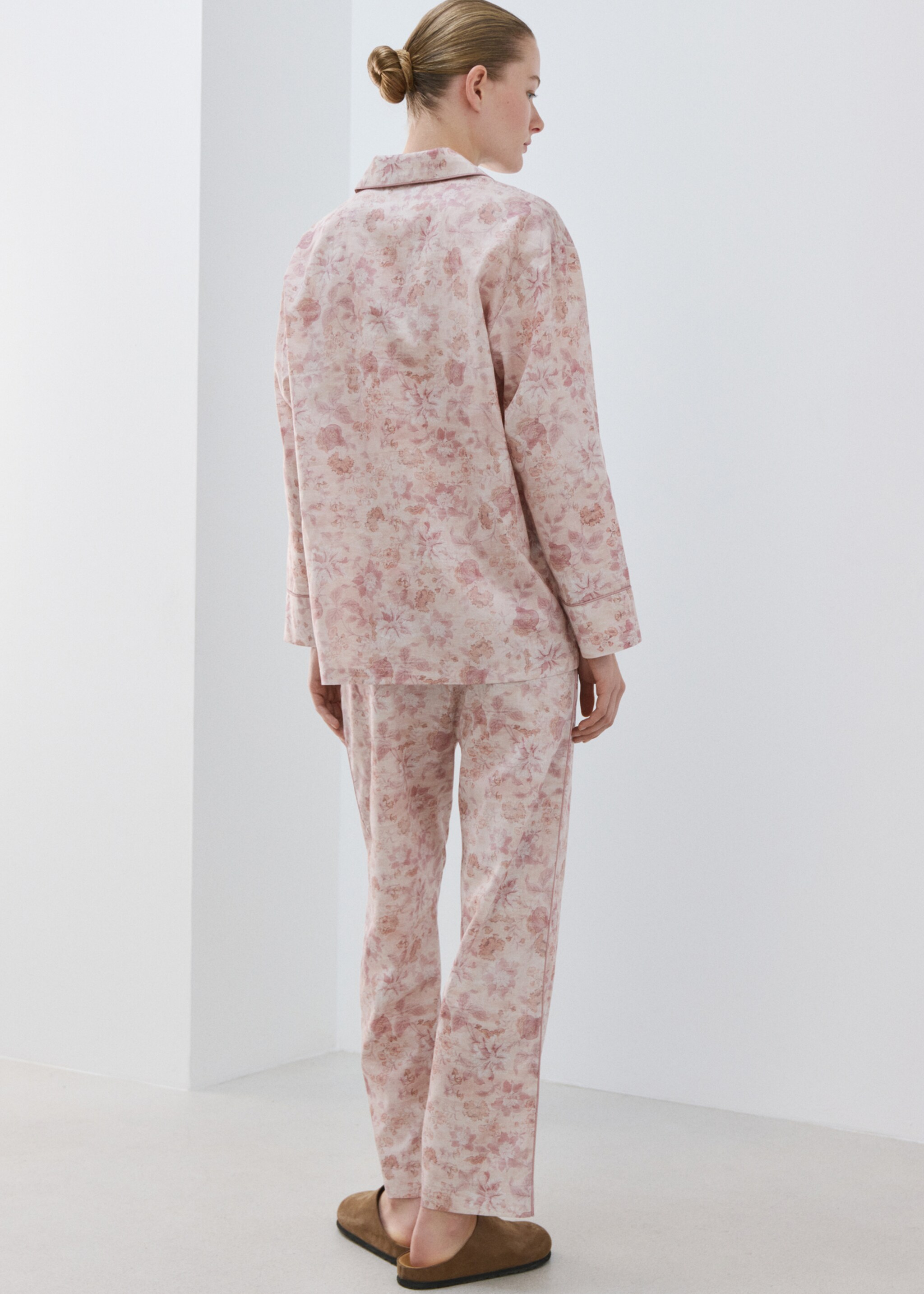 Printed trousers with piping - Reverse of the article, Pink. Ref: 27023324-00.