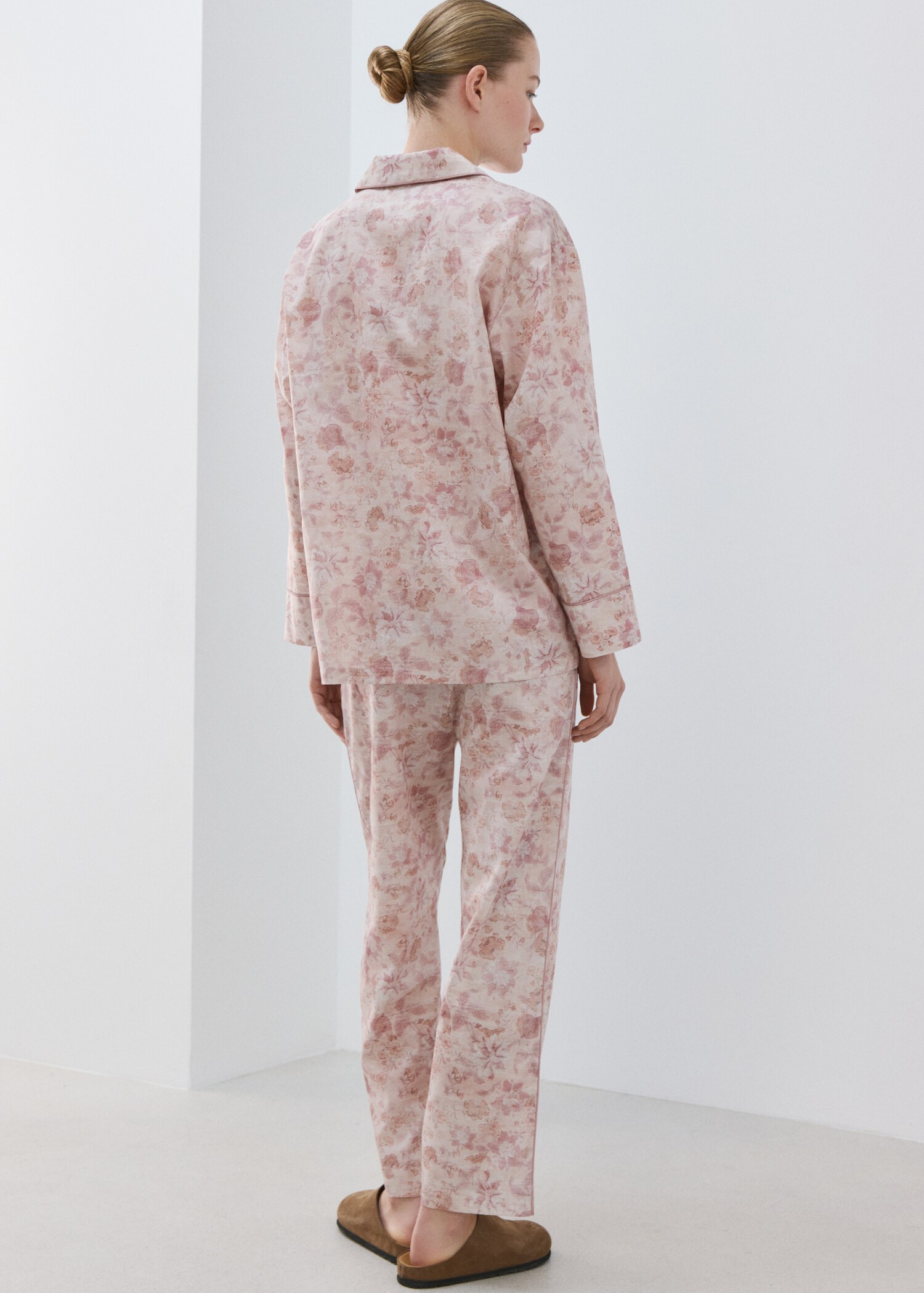 Printed trousers with piping - Reverse of the article