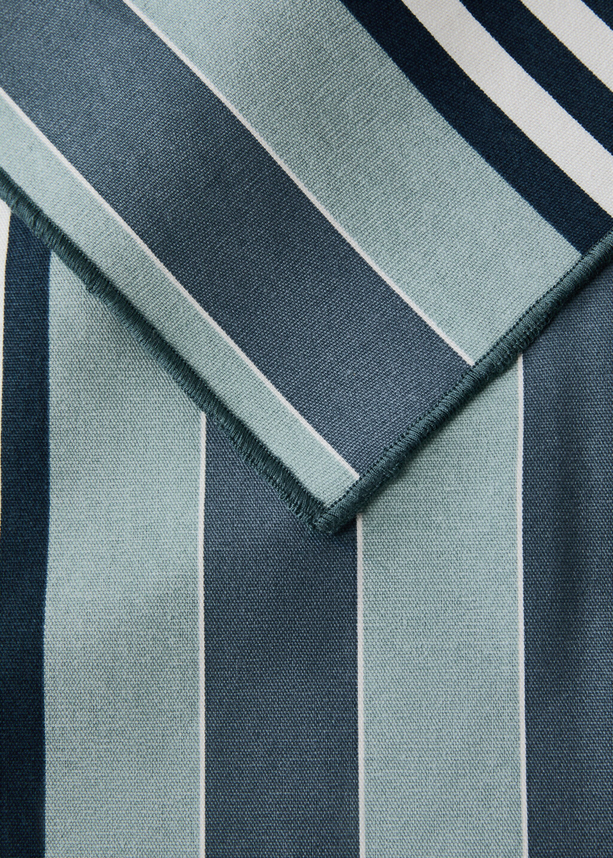 100% cotton resin-coated striped tablecloth for 2 to 4 people - Details of the article 1, Blue. Ref: 27023336-00.