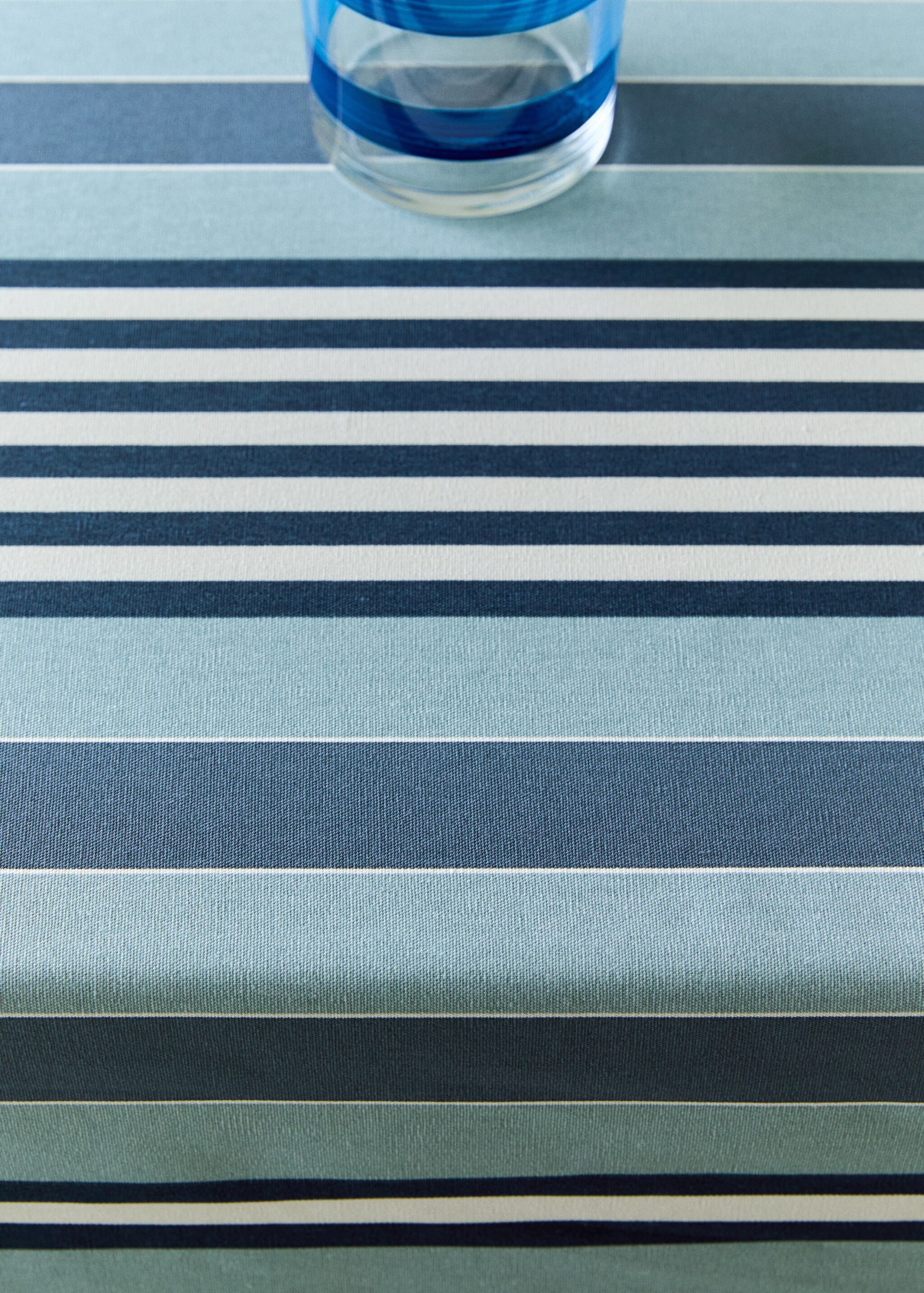 100% cotton resin-coated striped tablecloth for 2 to 4 people - Details of the article 7, Blue. Ref: 27023336-00.