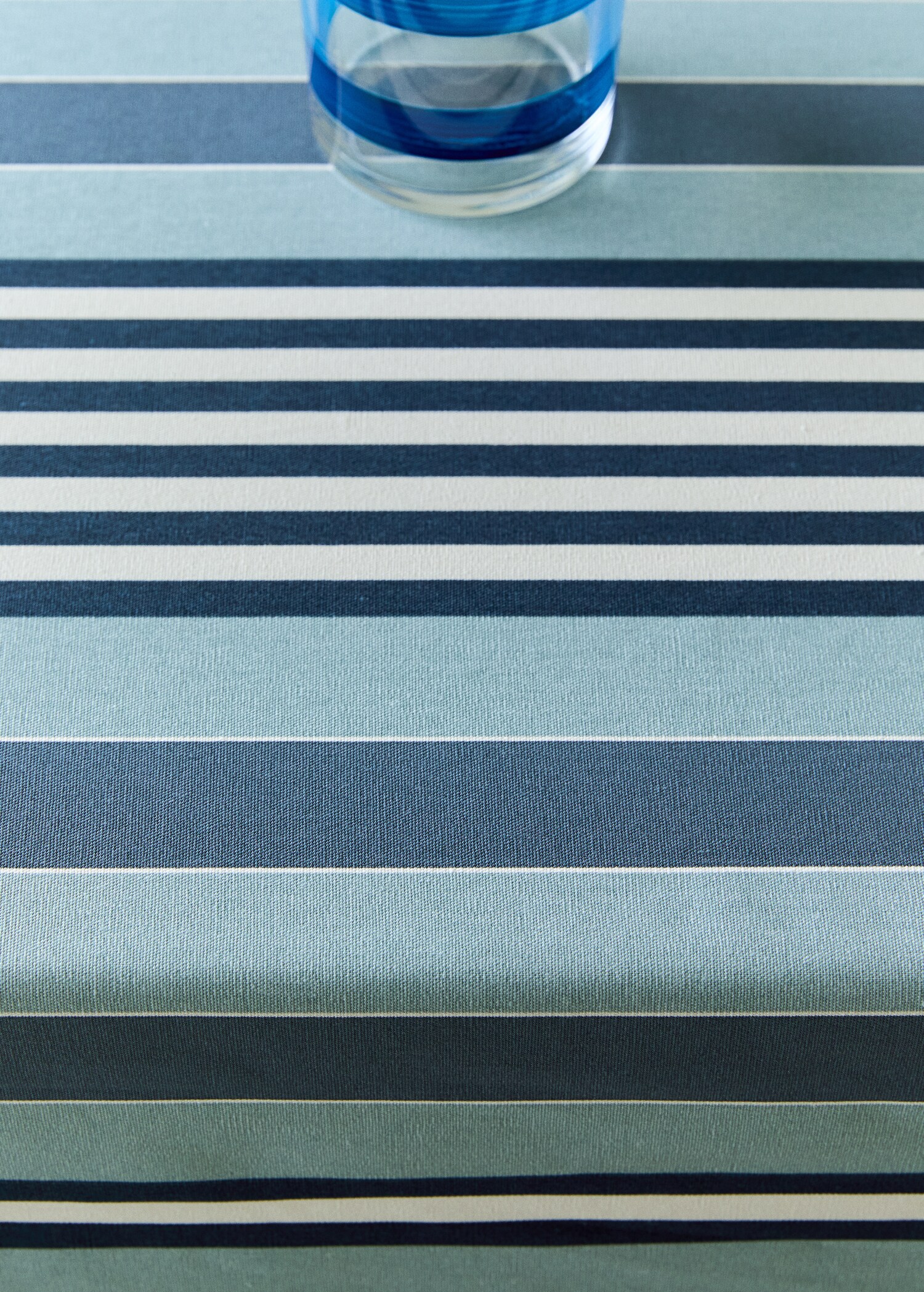 100% cotton resin-coated striped tablecloth for 2 to 4 people - Details of the article 7