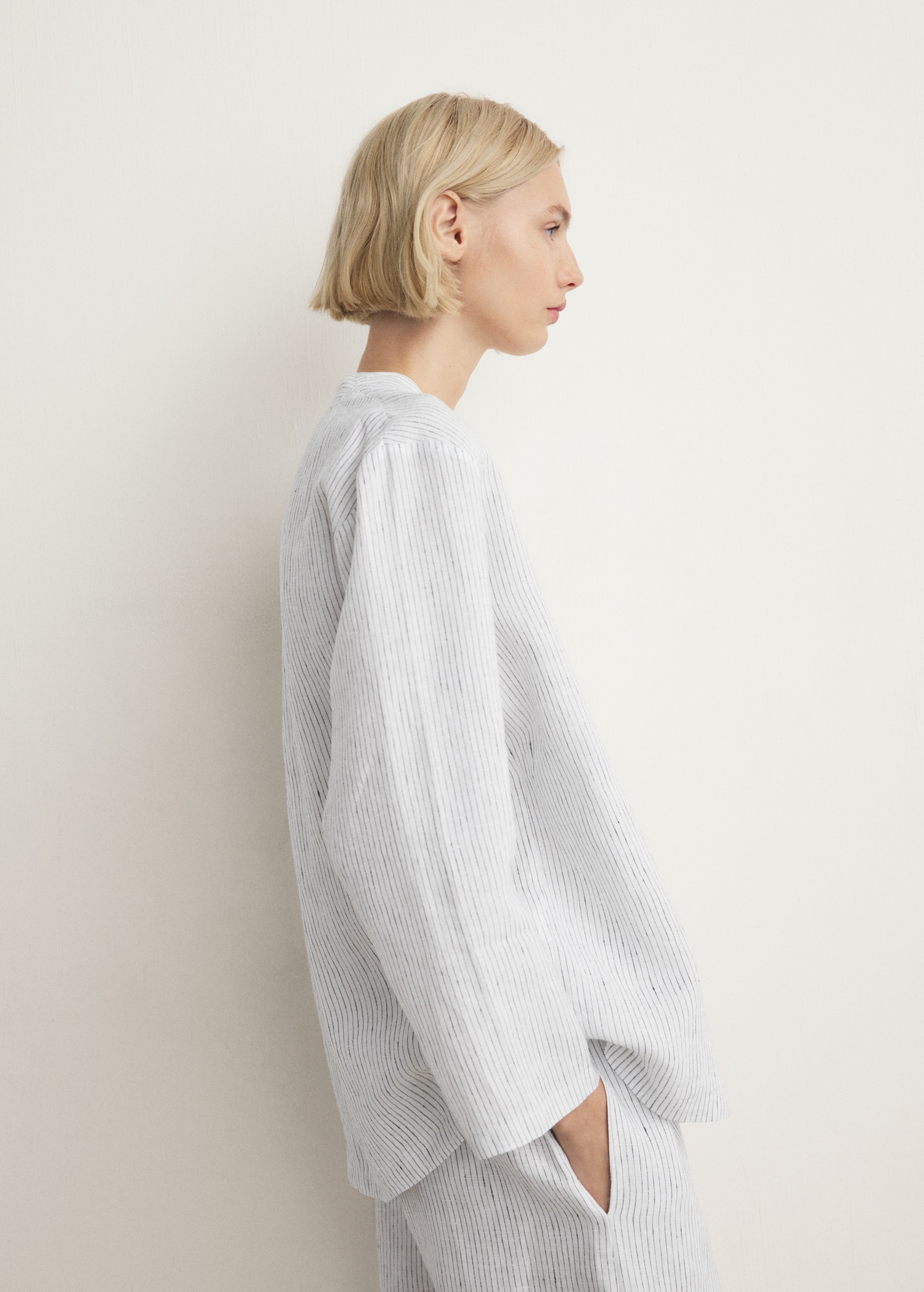 Linen striped pyjama shirt with long sleeves - Details of the article 2