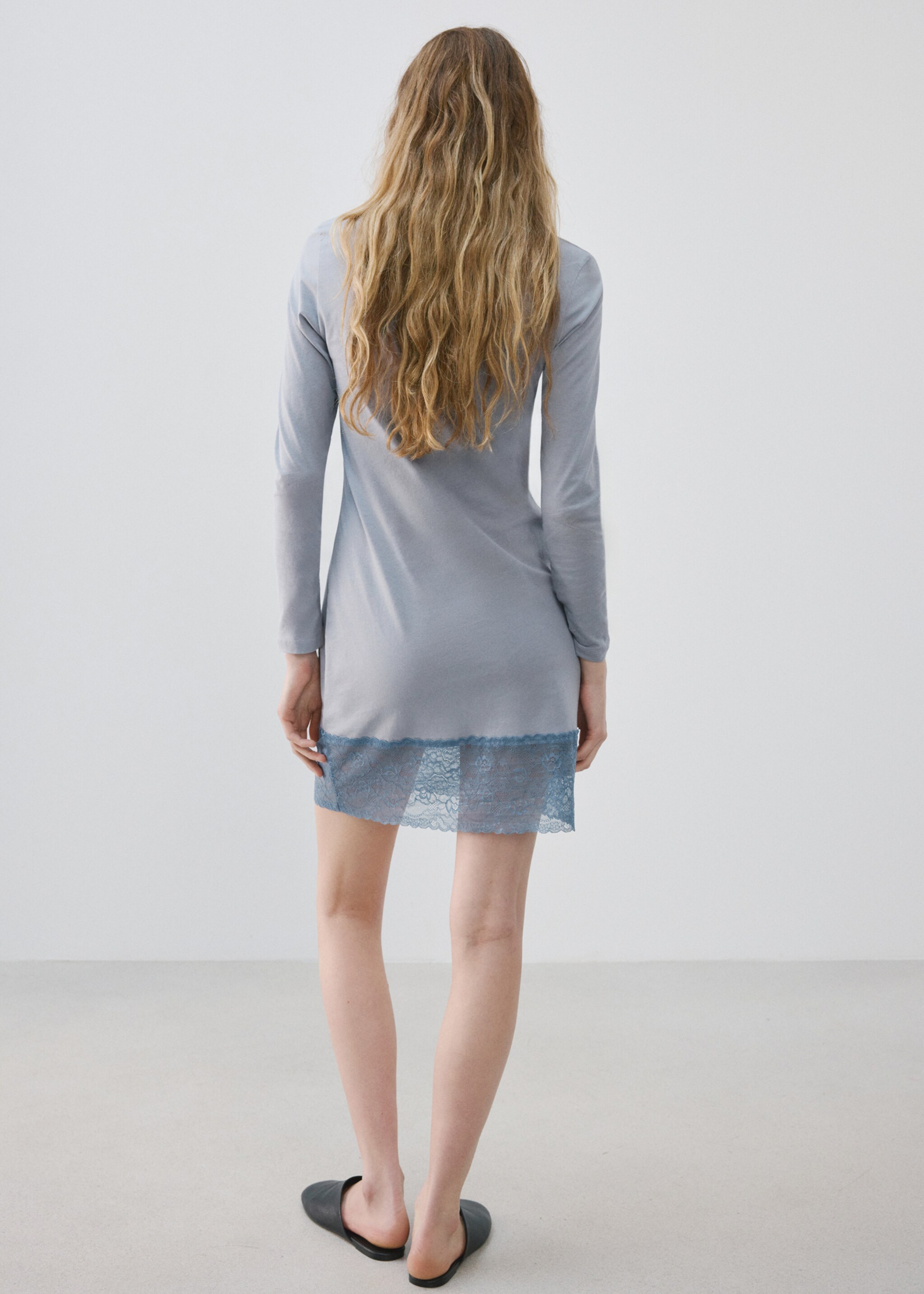 Rightgown embroidered detail - Reverse of the article, Blue. Ref: 27023344-00.