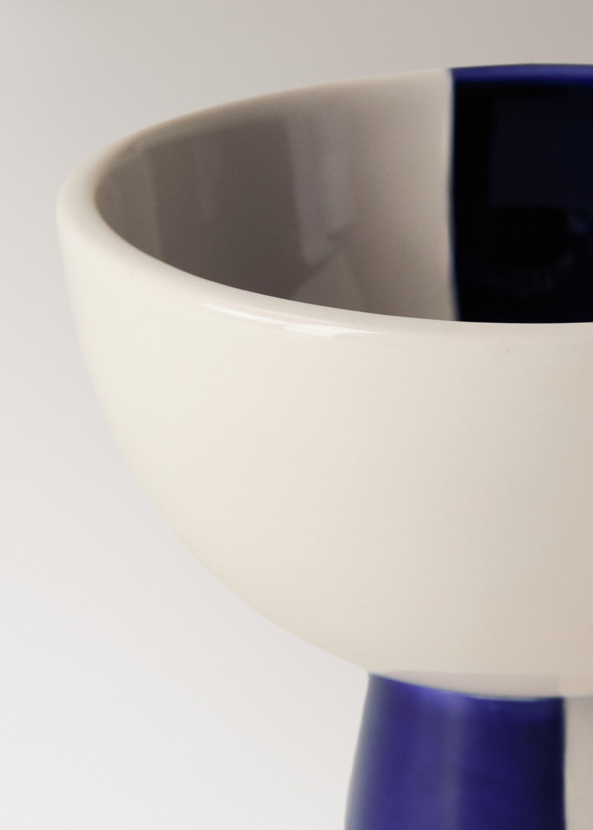 Small two-tone ceramic pedestal bowl - Details of the article 1, Blue. Ref: 27023346-00.