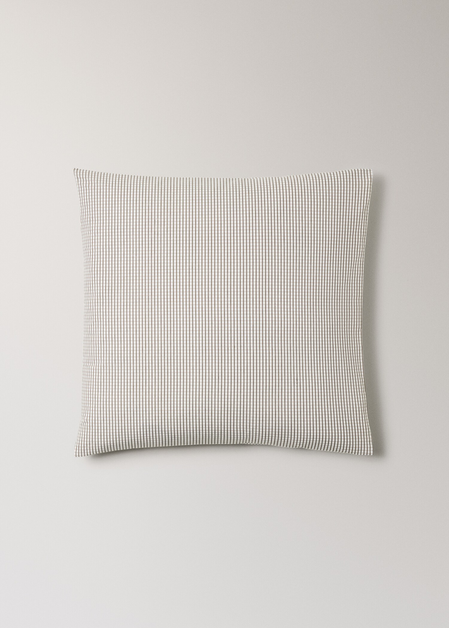 Zwei wendbare Kissenbezüge aus Baumwoll-Perkal mit Mini-Karomuster, 60 x 60 cm - Artikel ohne Model