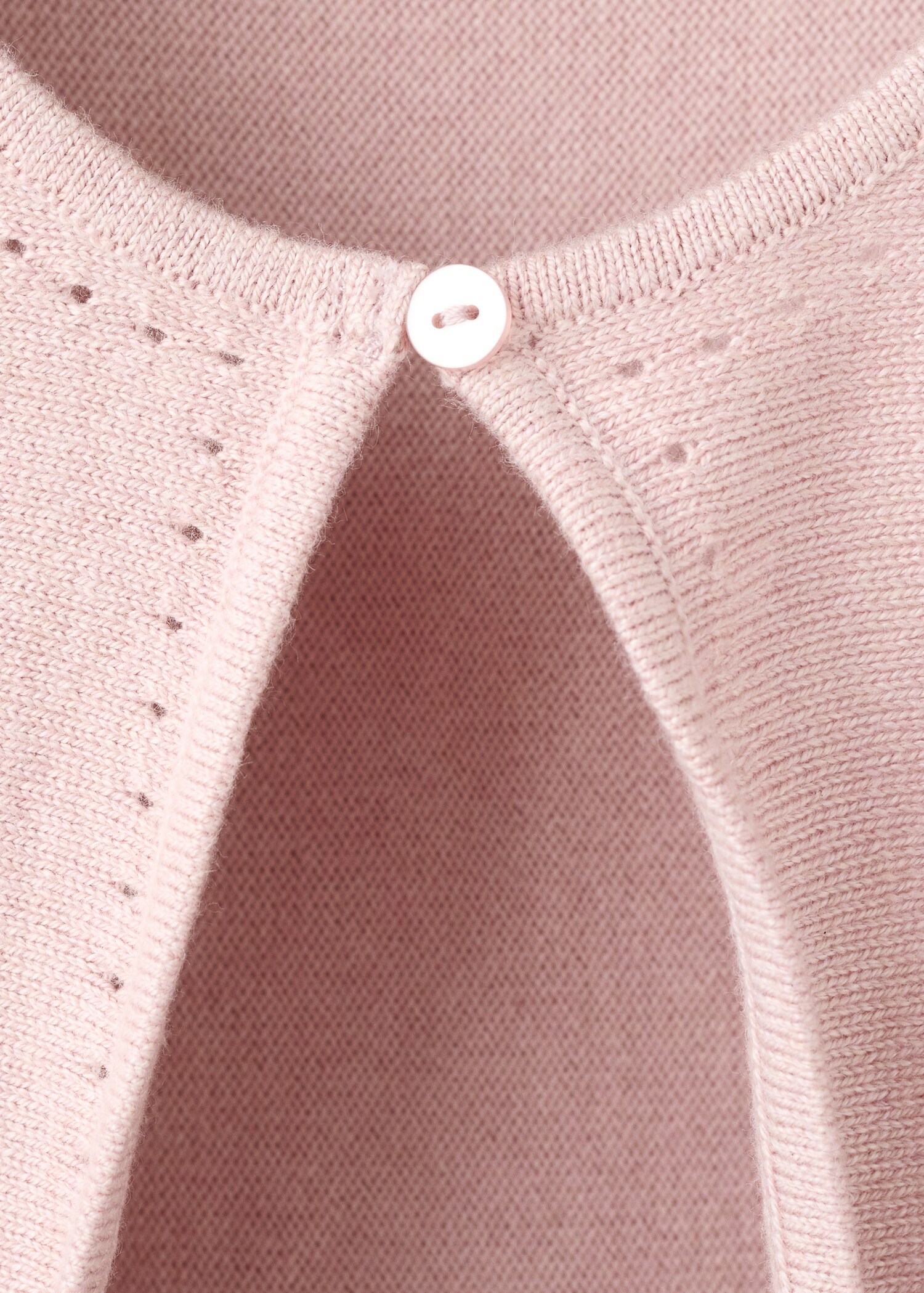 Capa de punt amb detalls calats - Detall de l'article 8