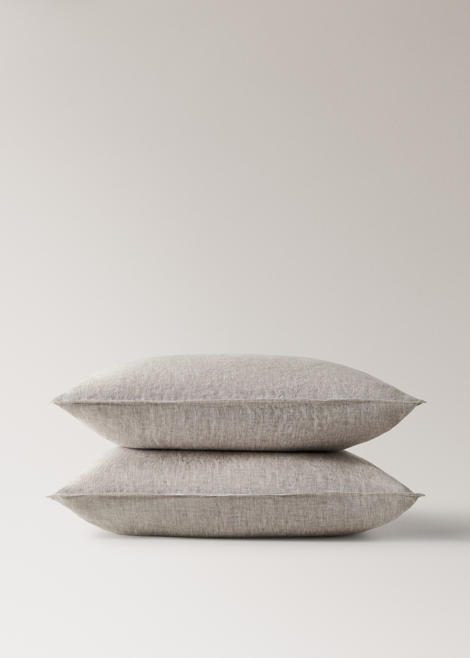 Linen yarn-dyed pillow cover 60x60 cm - Details of the article 3